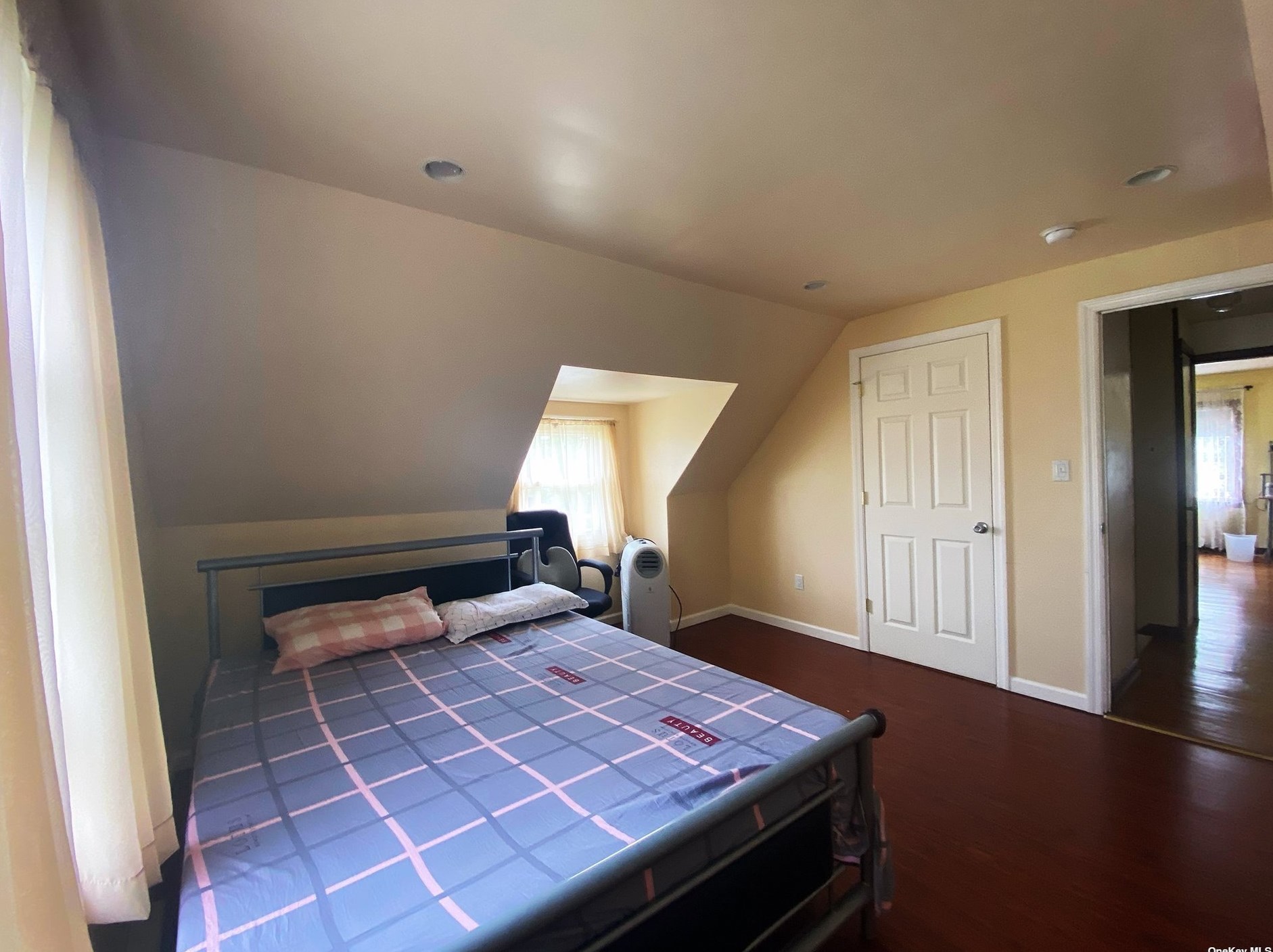 16 Aster Ave, North Merrick NY  11566-1104 exterior