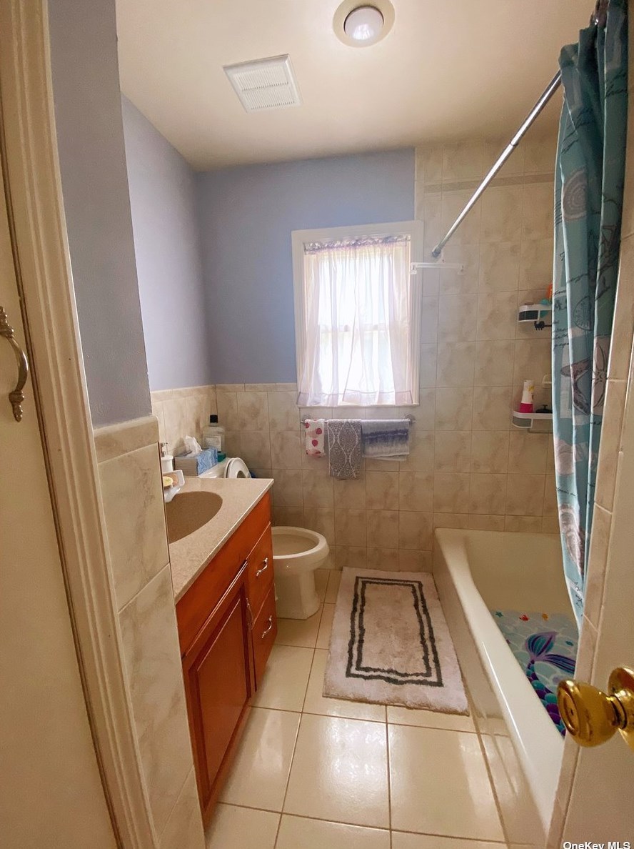 16 Aster Ave, North Merrick NY  11566-1104 exterior