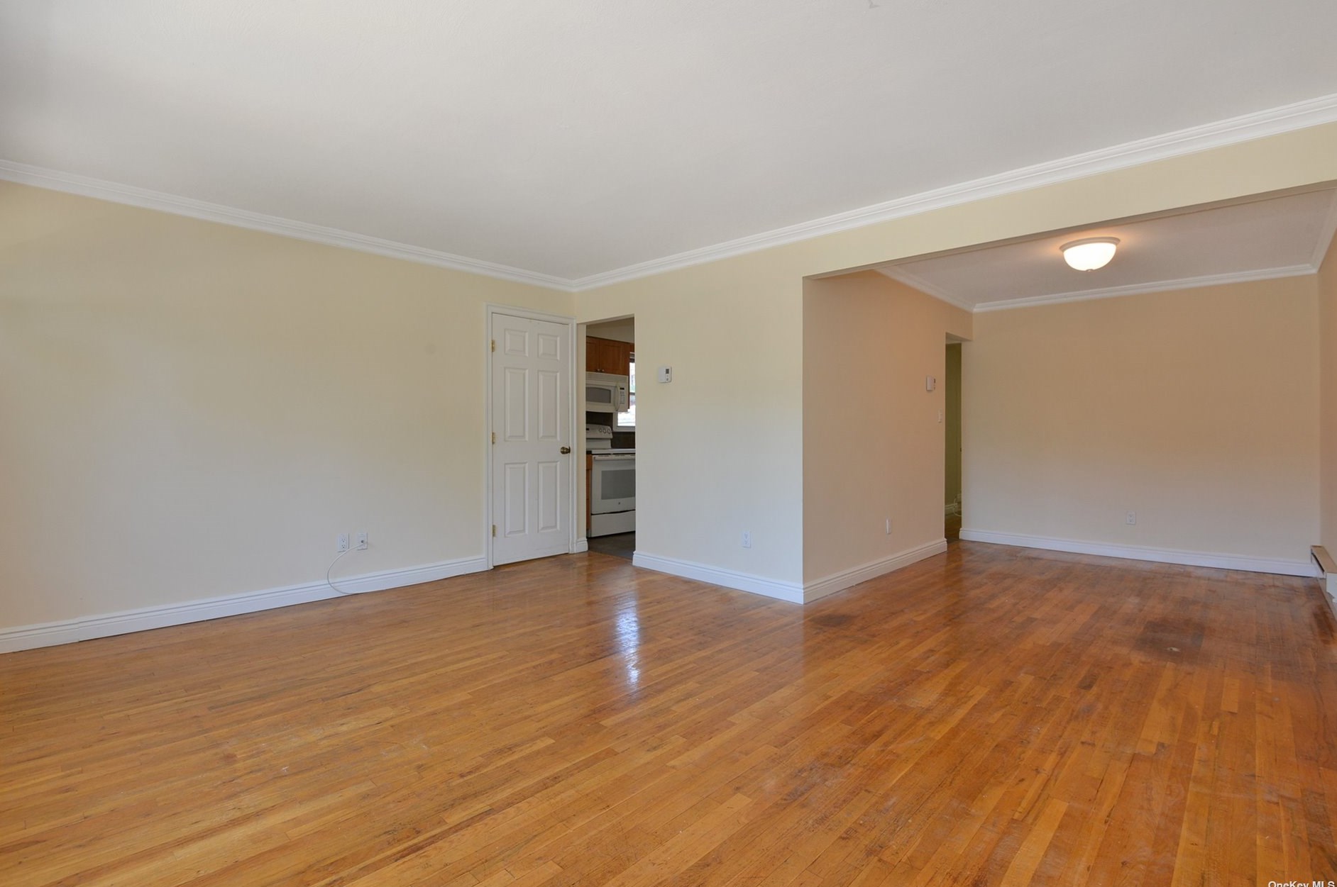 19-17 Clintonville St #1st Fl, Flushing, NY 11357