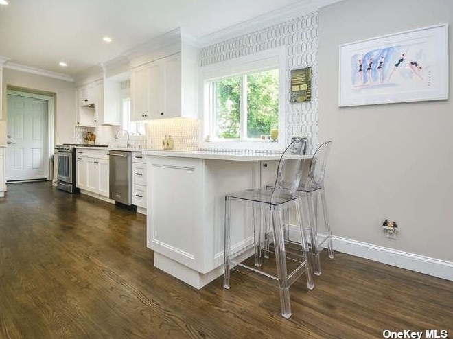 2 Plymouth Rd, Port Washington NY  11050-4313 exterior