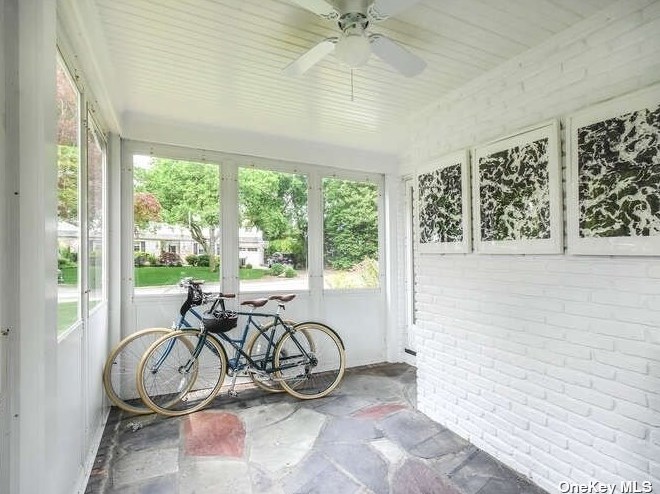 2 Plymouth Rd, Port Washington NY  11050-4313 exterior