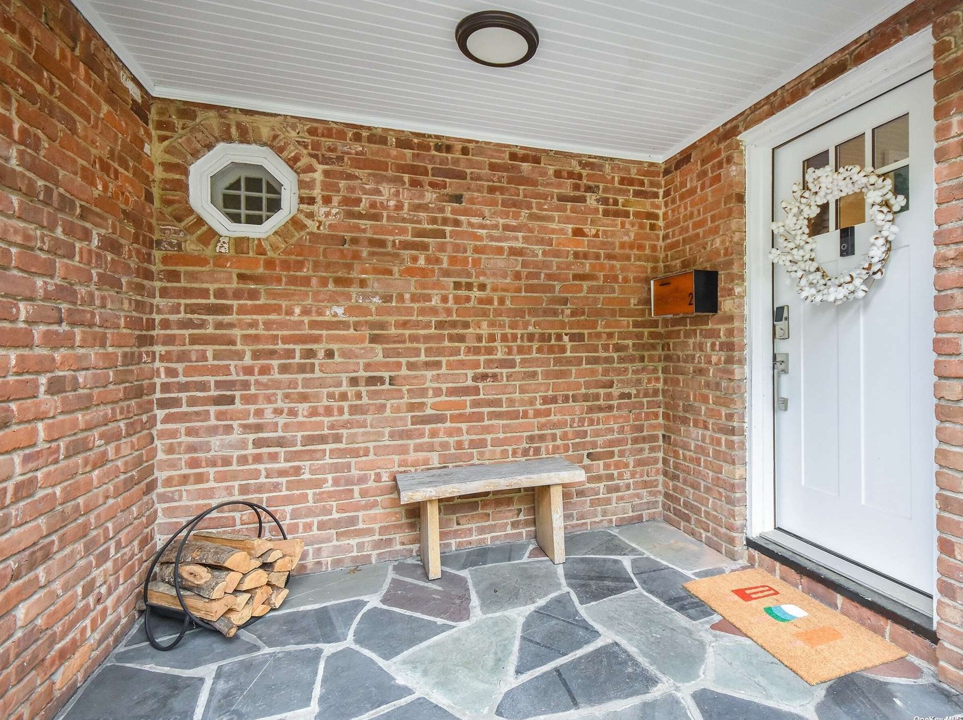 2 Plymouth Rd, Port Washington NY  11050-4313 exterior