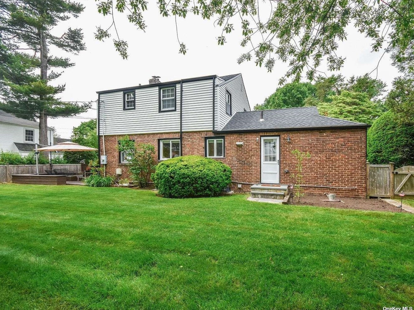 2 Plymouth Rd, Port Washington NY  11050-4313 exterior