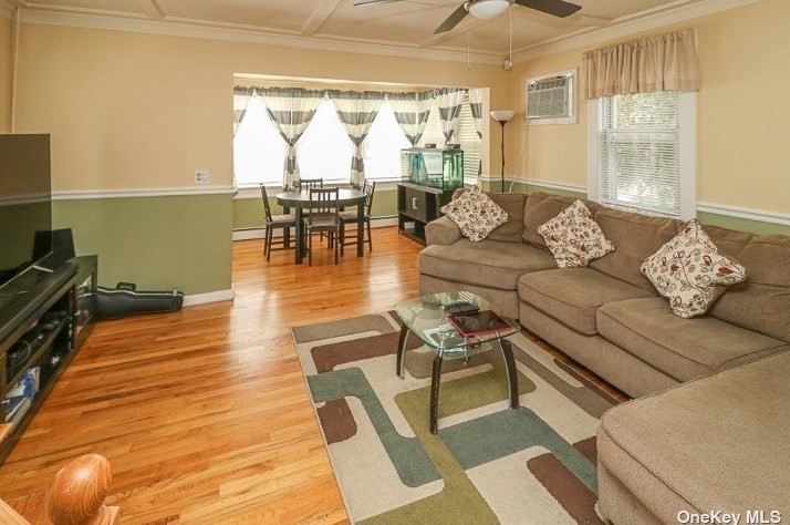 656 S Wellwood Ave, North Lindenhurst, NY 11757
