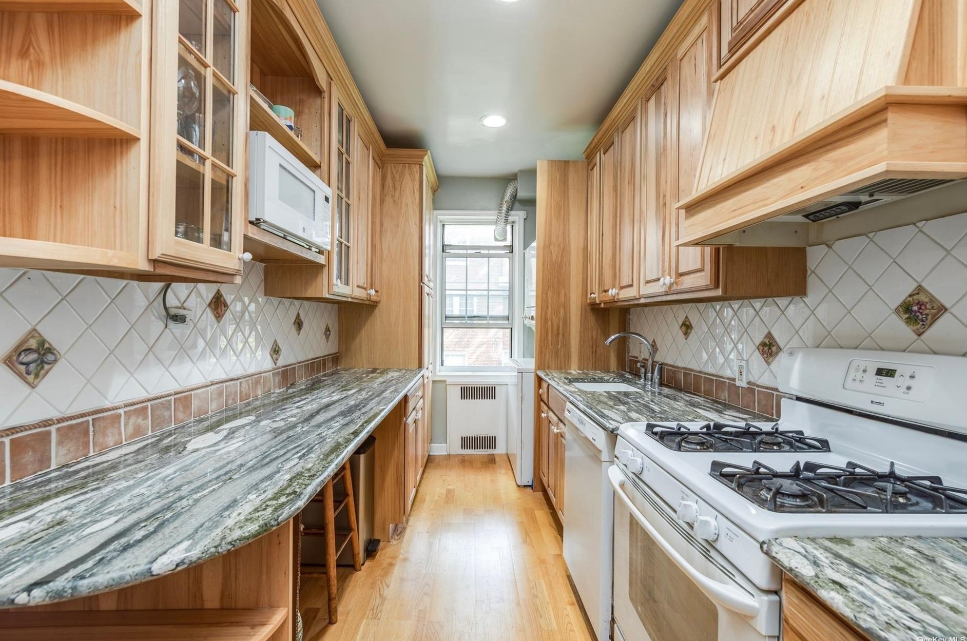 119 2nd St #h 2, Garden City, NY 11530