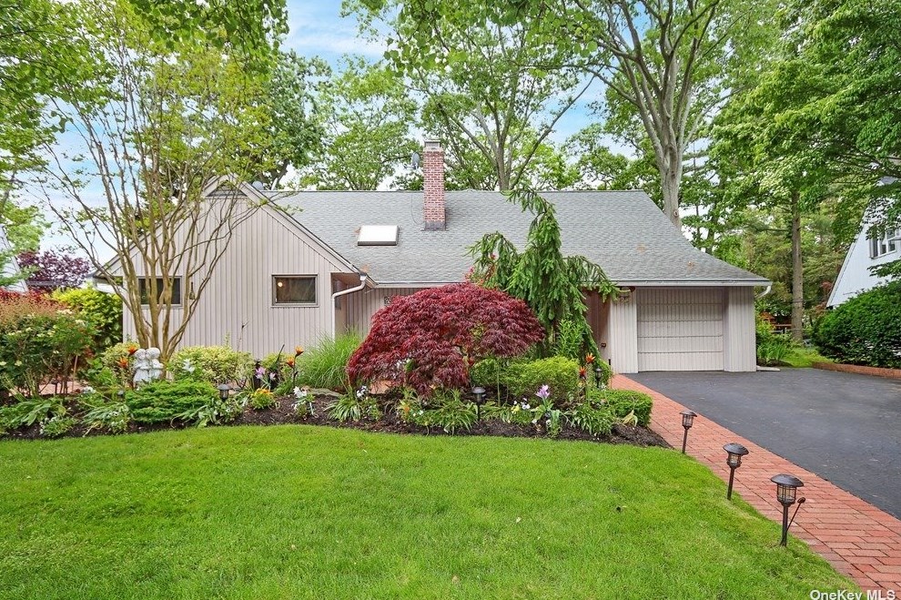 26 Range Dr, North Merrick, NY 11566-3233