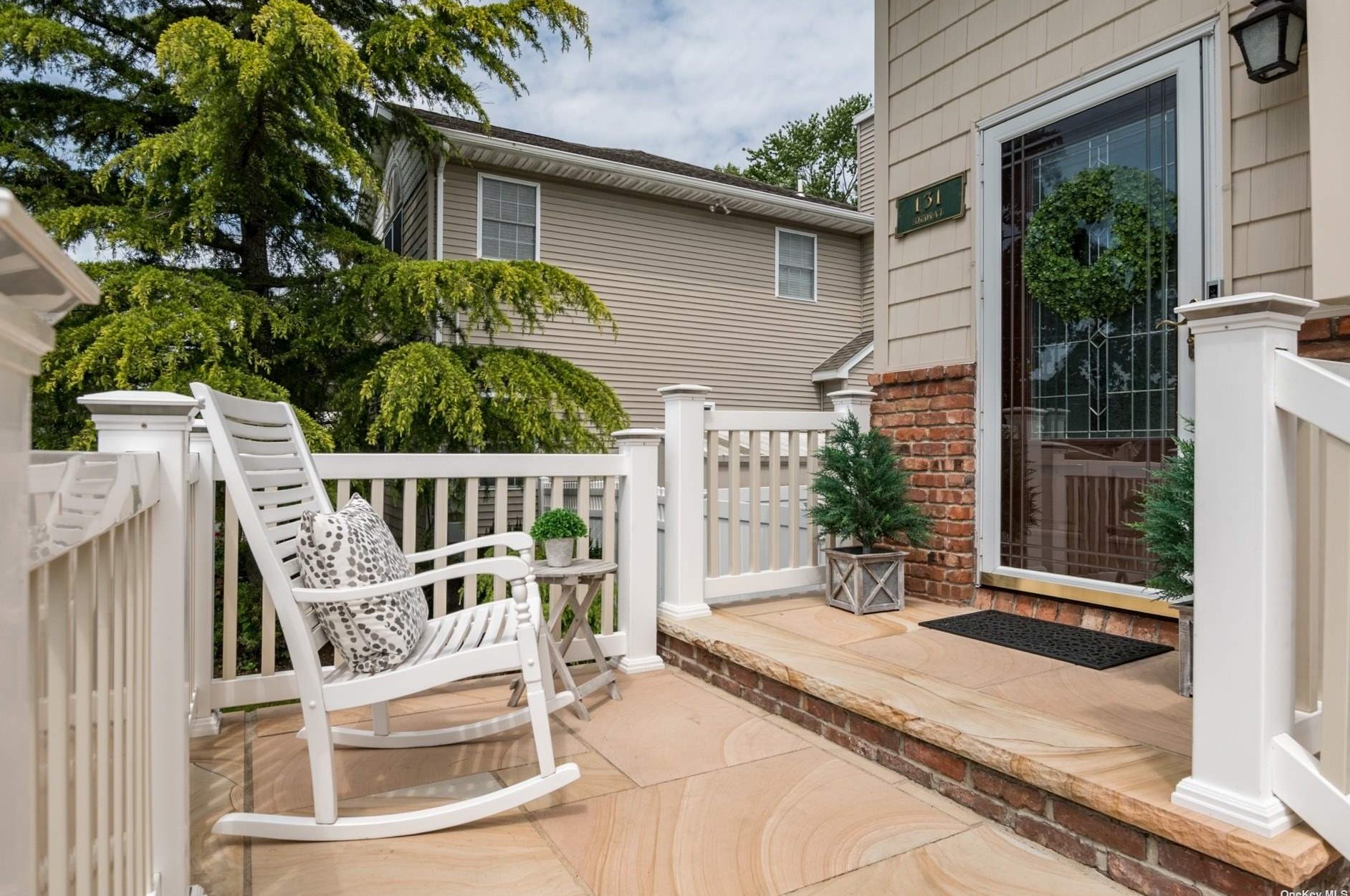 131 Boston Ave, East Massapequa, NY 11758-1541