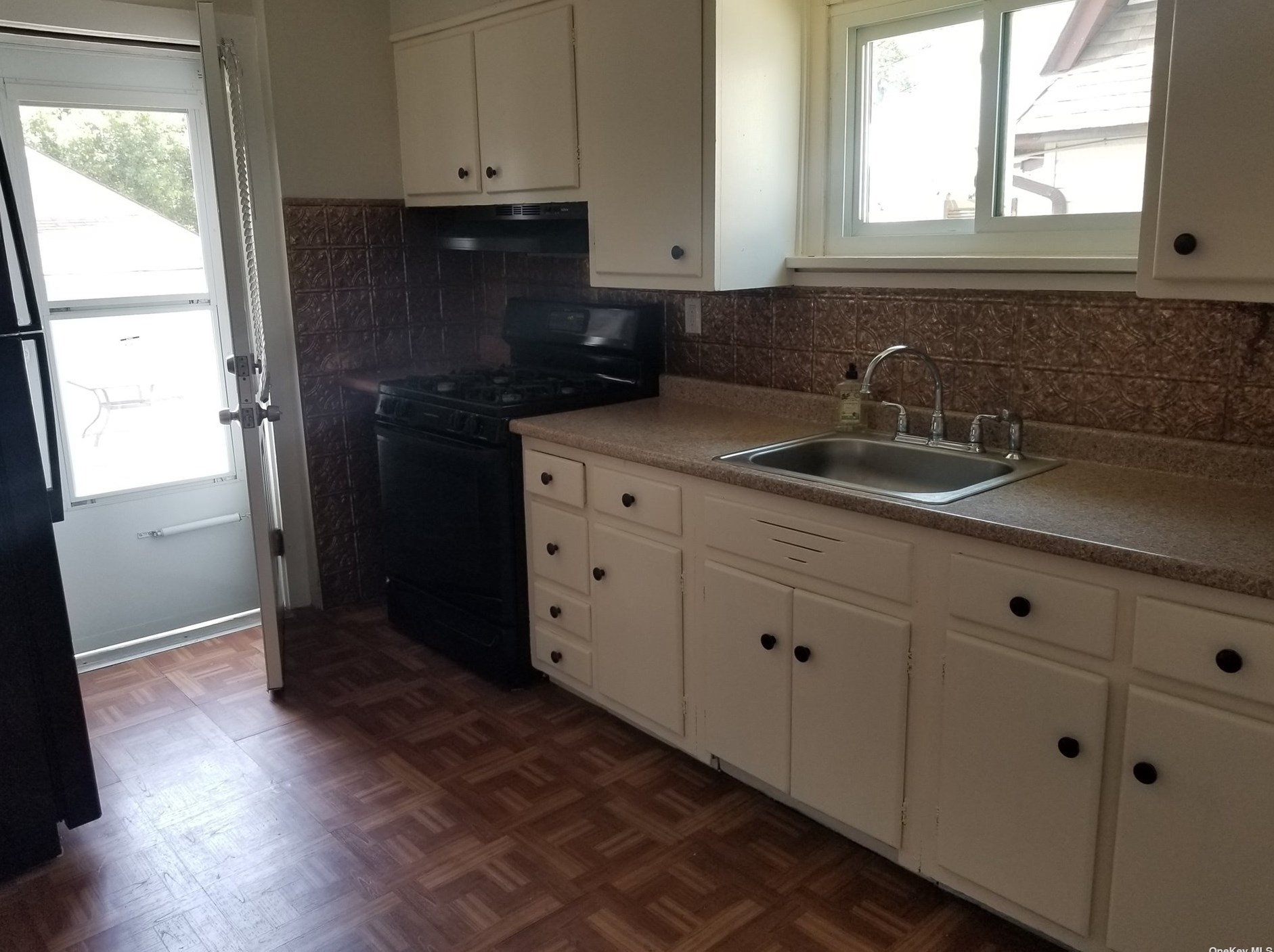 16 Evergreen Dr #1, North Lindenhurst, NY 11757