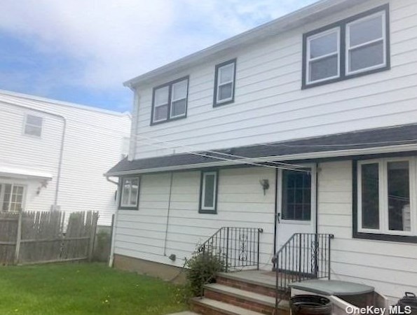 54 Cedar St, Hicksville, NY 11801