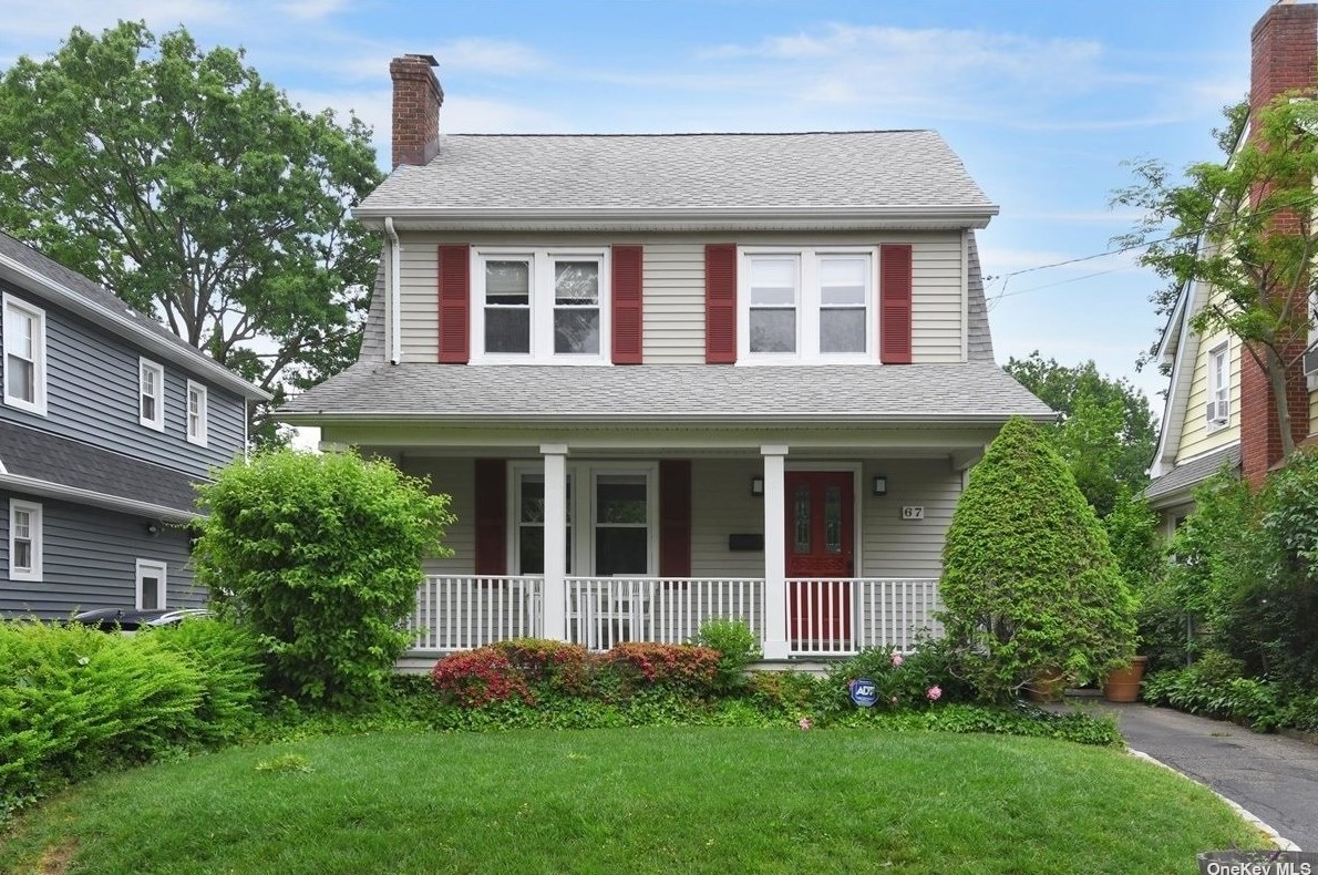 67 Bar Beach Rd, Port Washington, NY 11050-4027