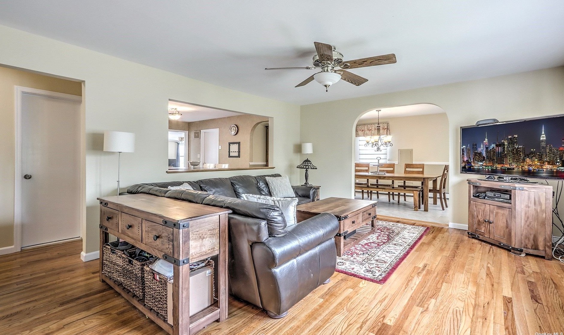 111 Harrison Pl, East Massapequa, NY 11758-7033