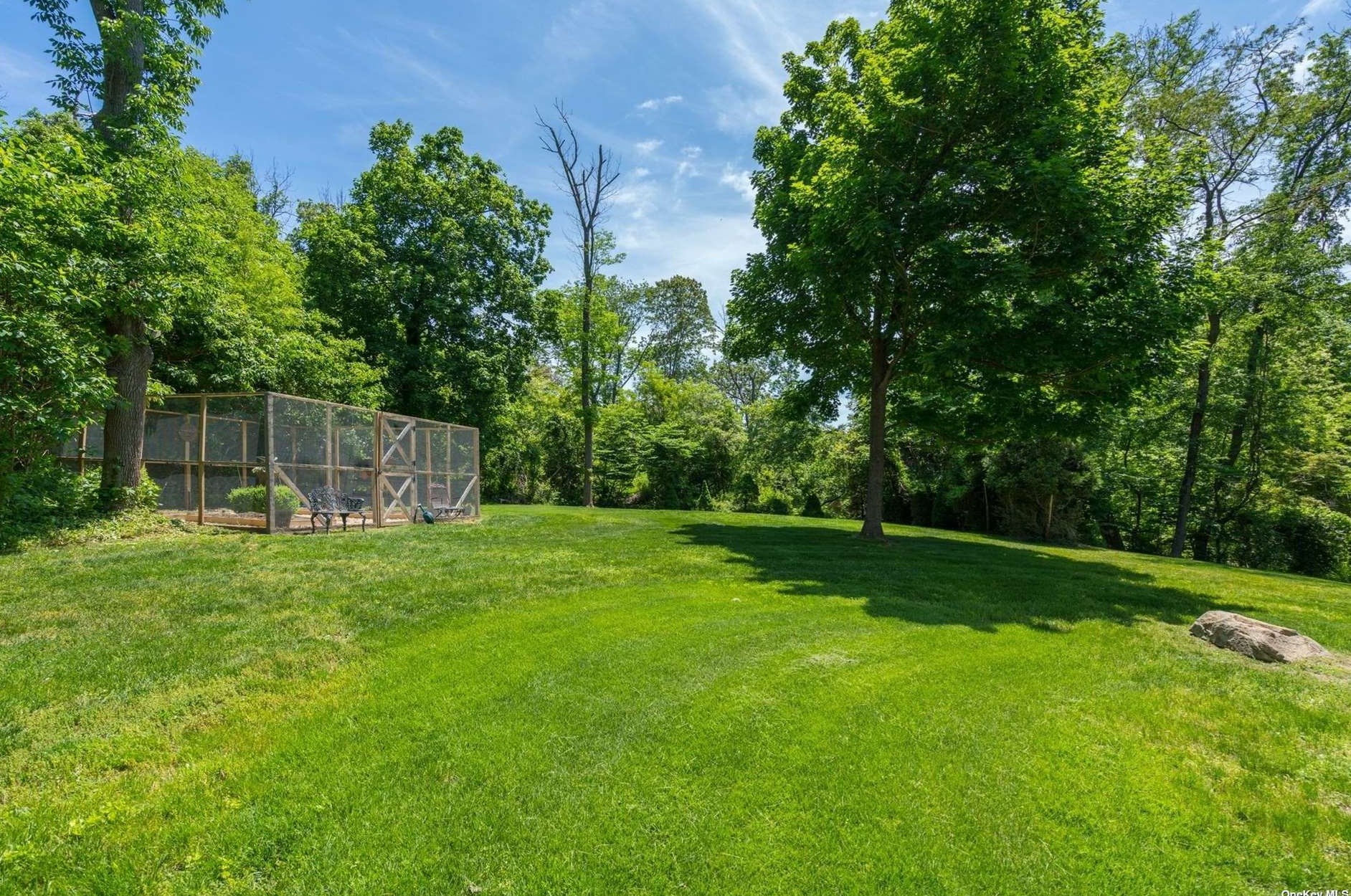 5 Janes Ln, Hunt NY  11743-1715 exterior