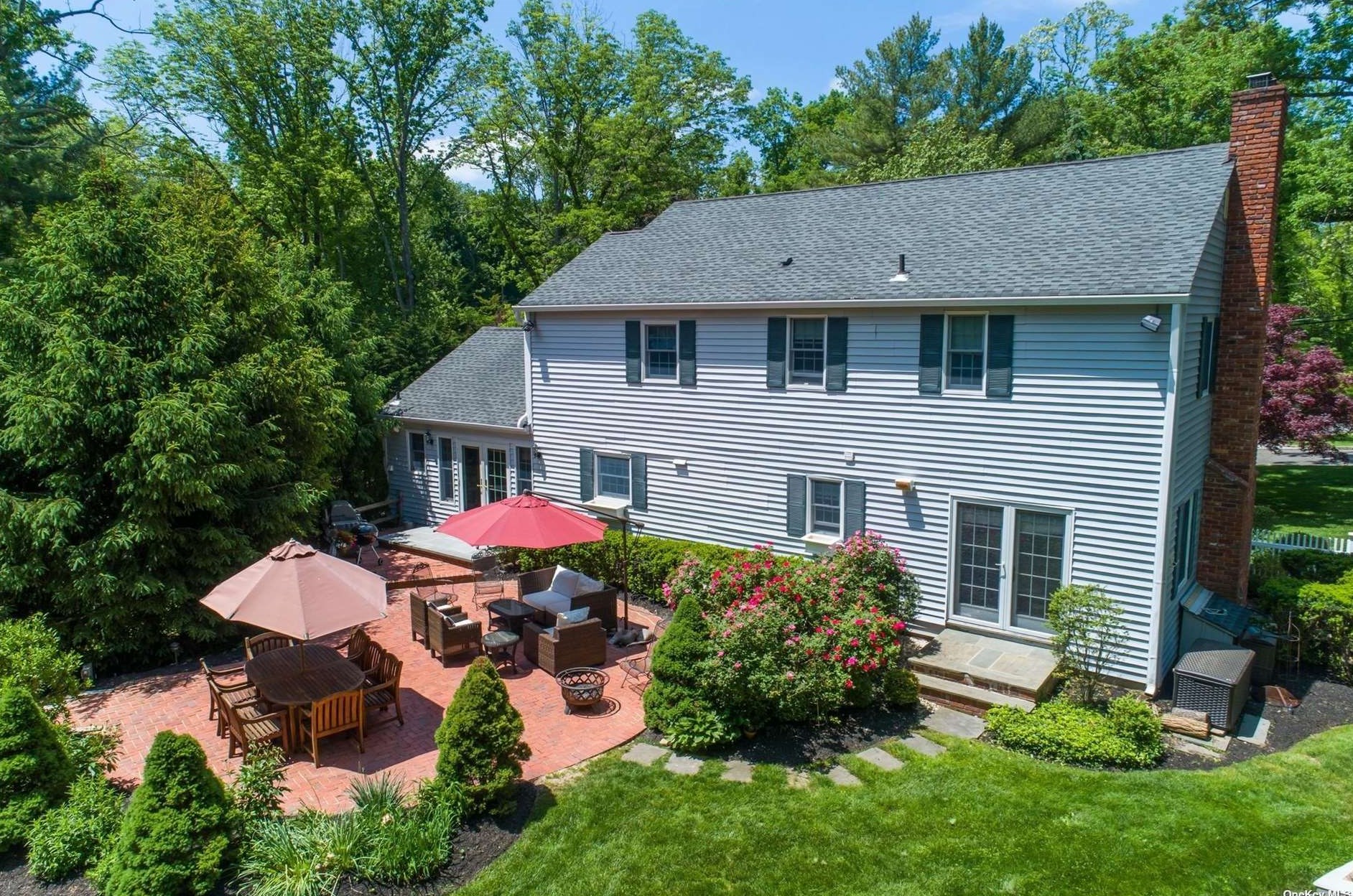 5 Janes Ln, Hunt NY  11743-1715 exterior