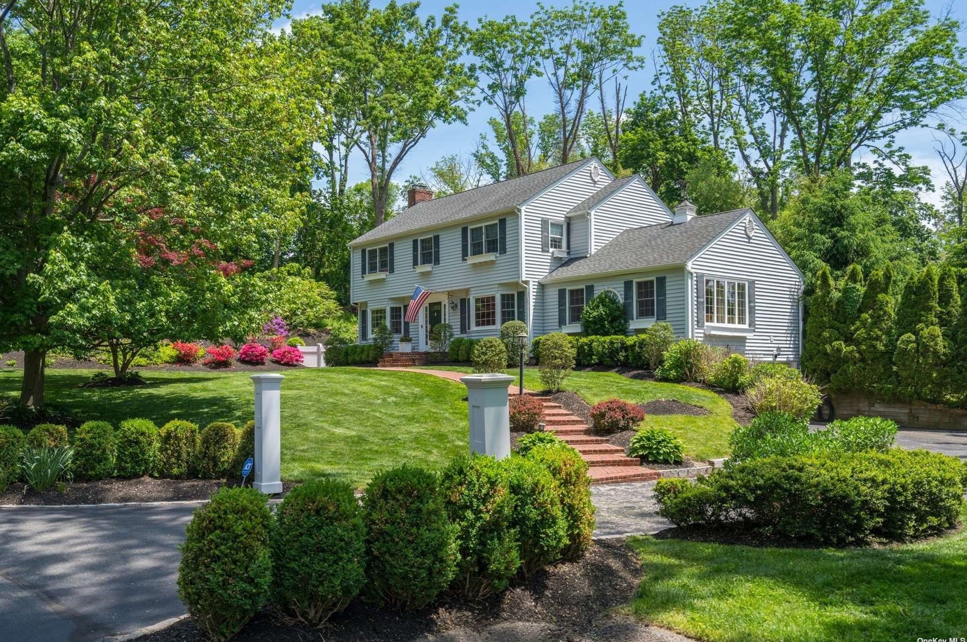 5 Janes Ln, Hunt, NY 11743-1715