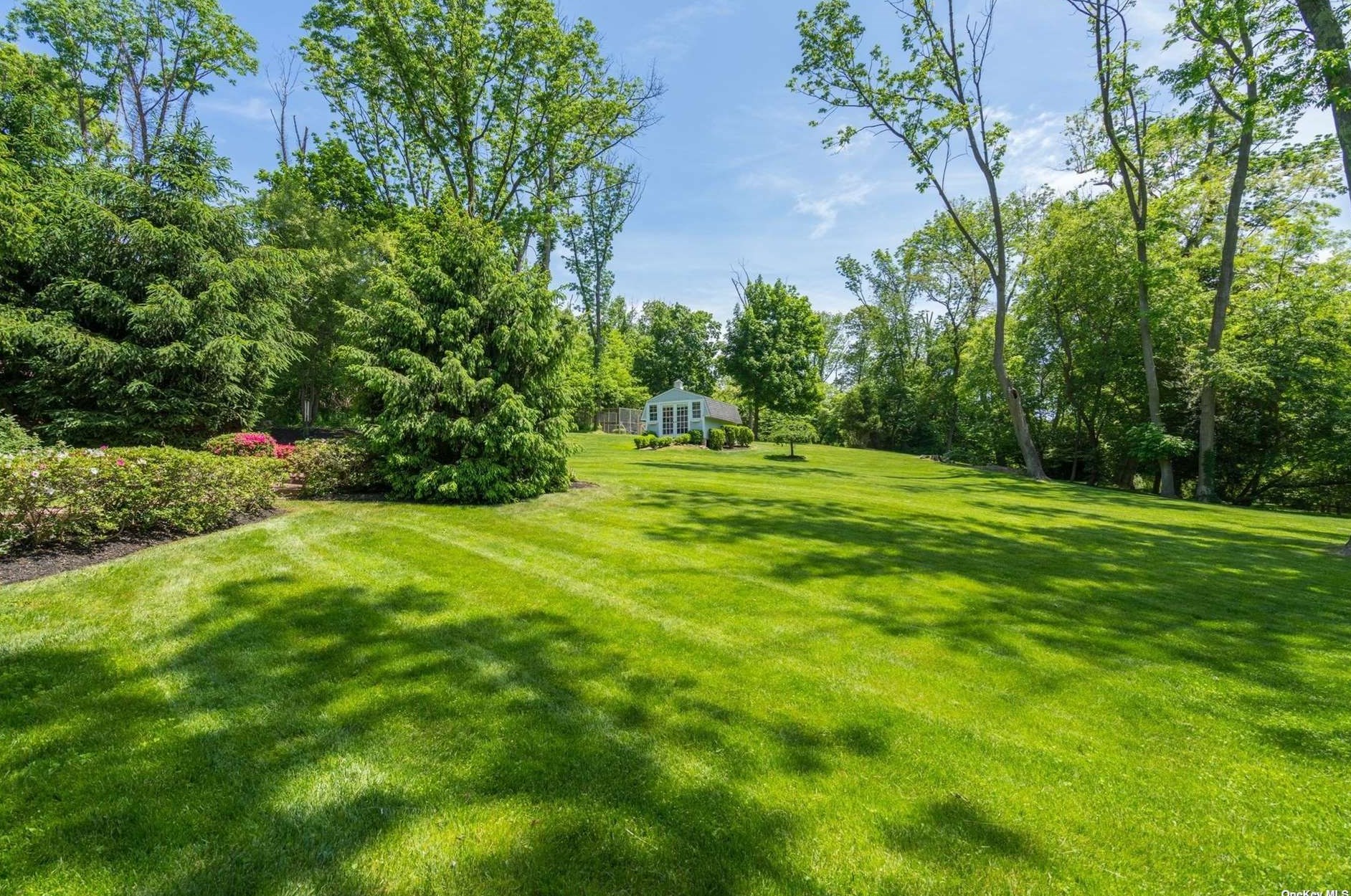 5 Janes Ln, Hunt NY  11743-1715 exterior