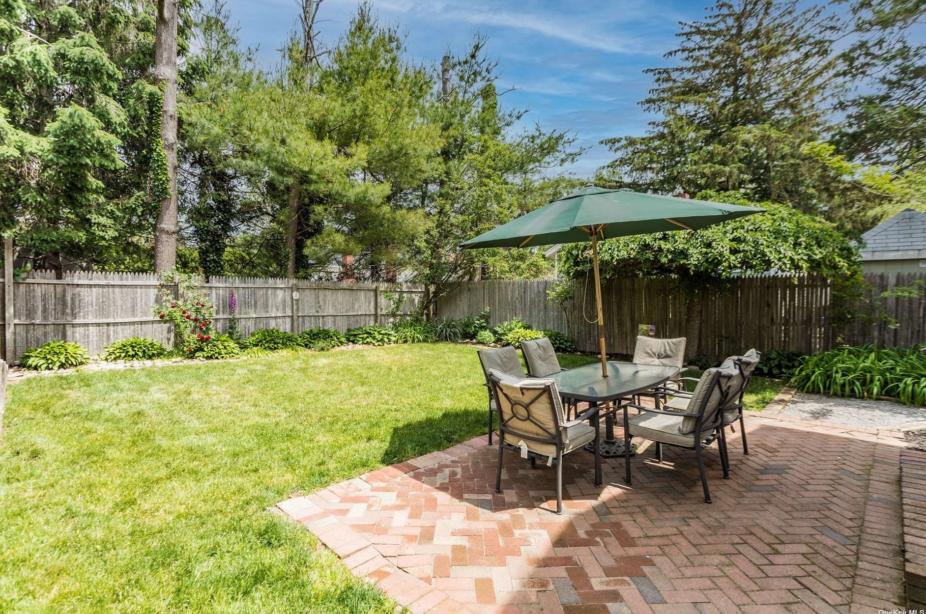 57 Grand Pl, Elwood, NY 11731