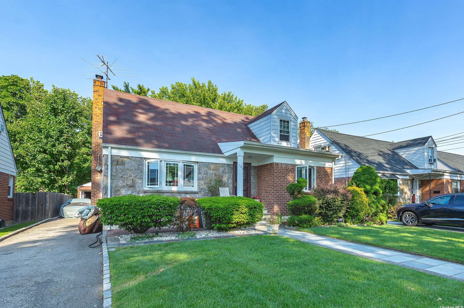 127 Norman St, New Hyde Park, NY 11040