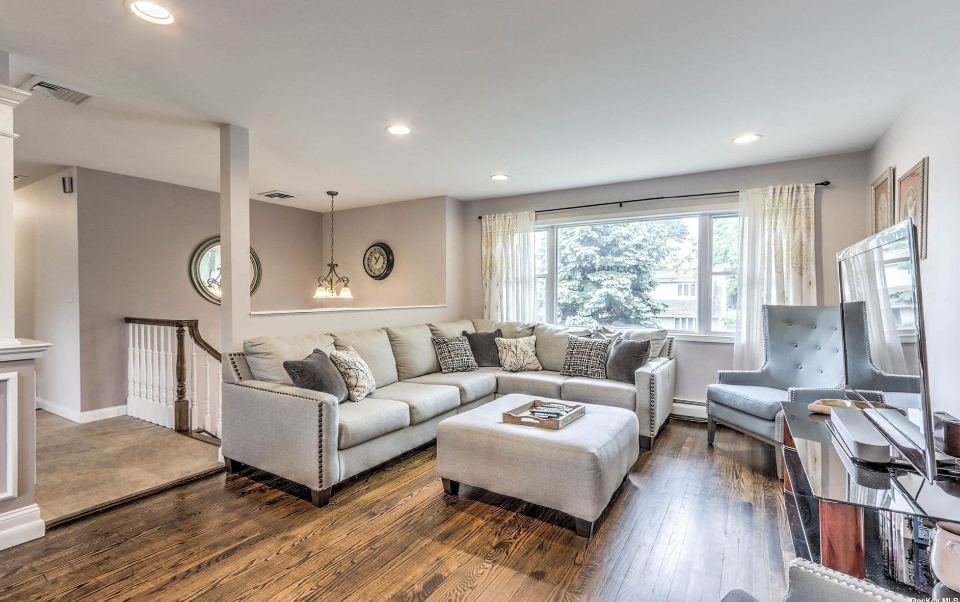 260 49th St, North Lindenhurst, NY 11757
