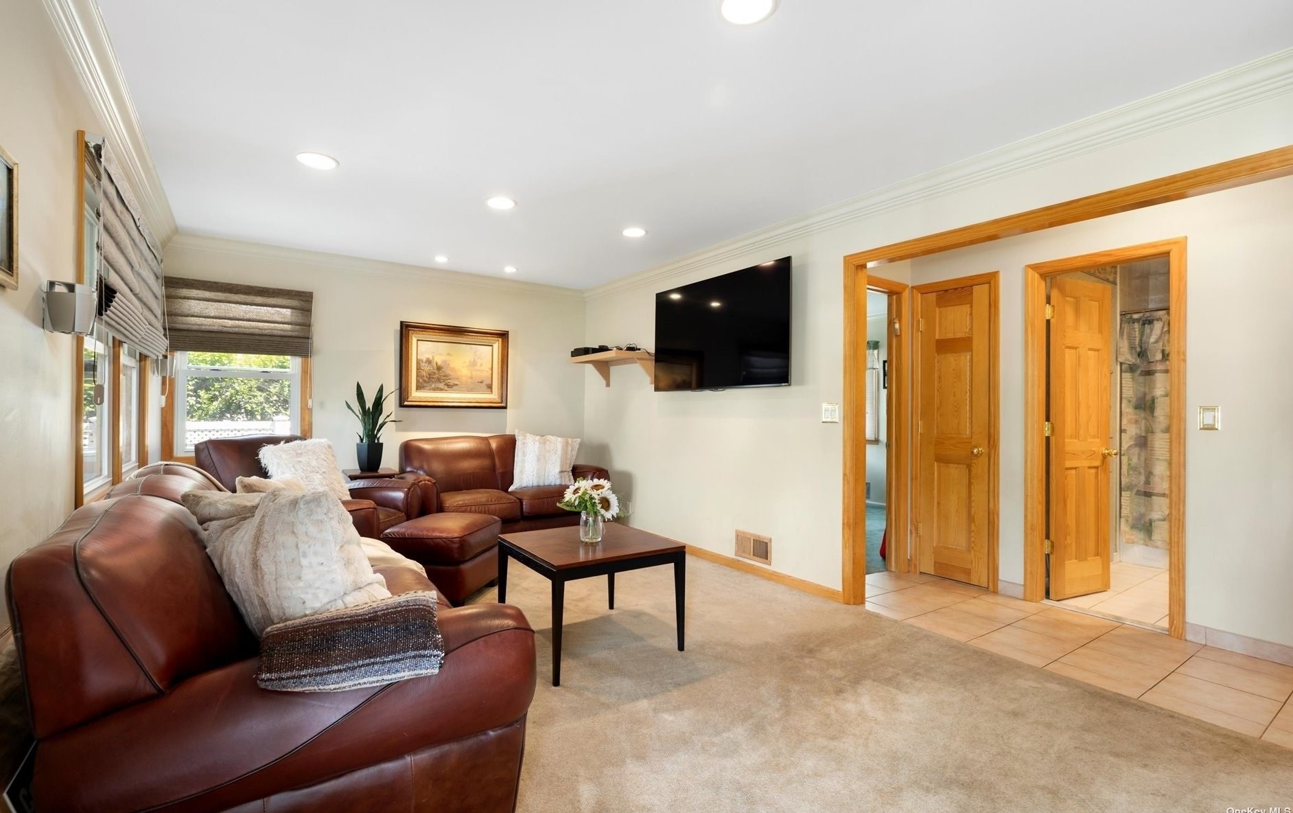 1 Whitman Ave, Syosset NY  11791-5027 exterior