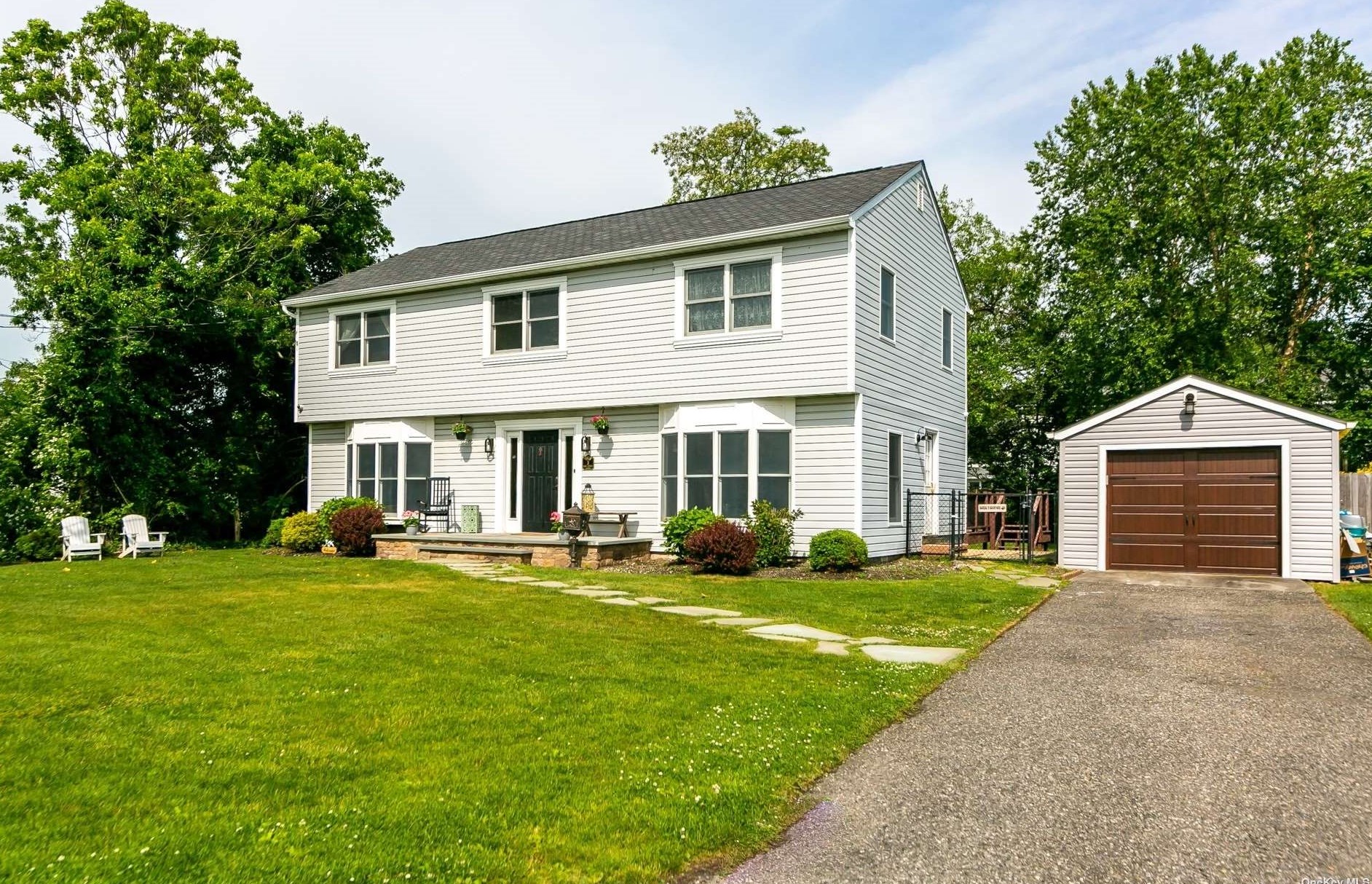 3 Surf Ave, Islip Manor, NY 11751