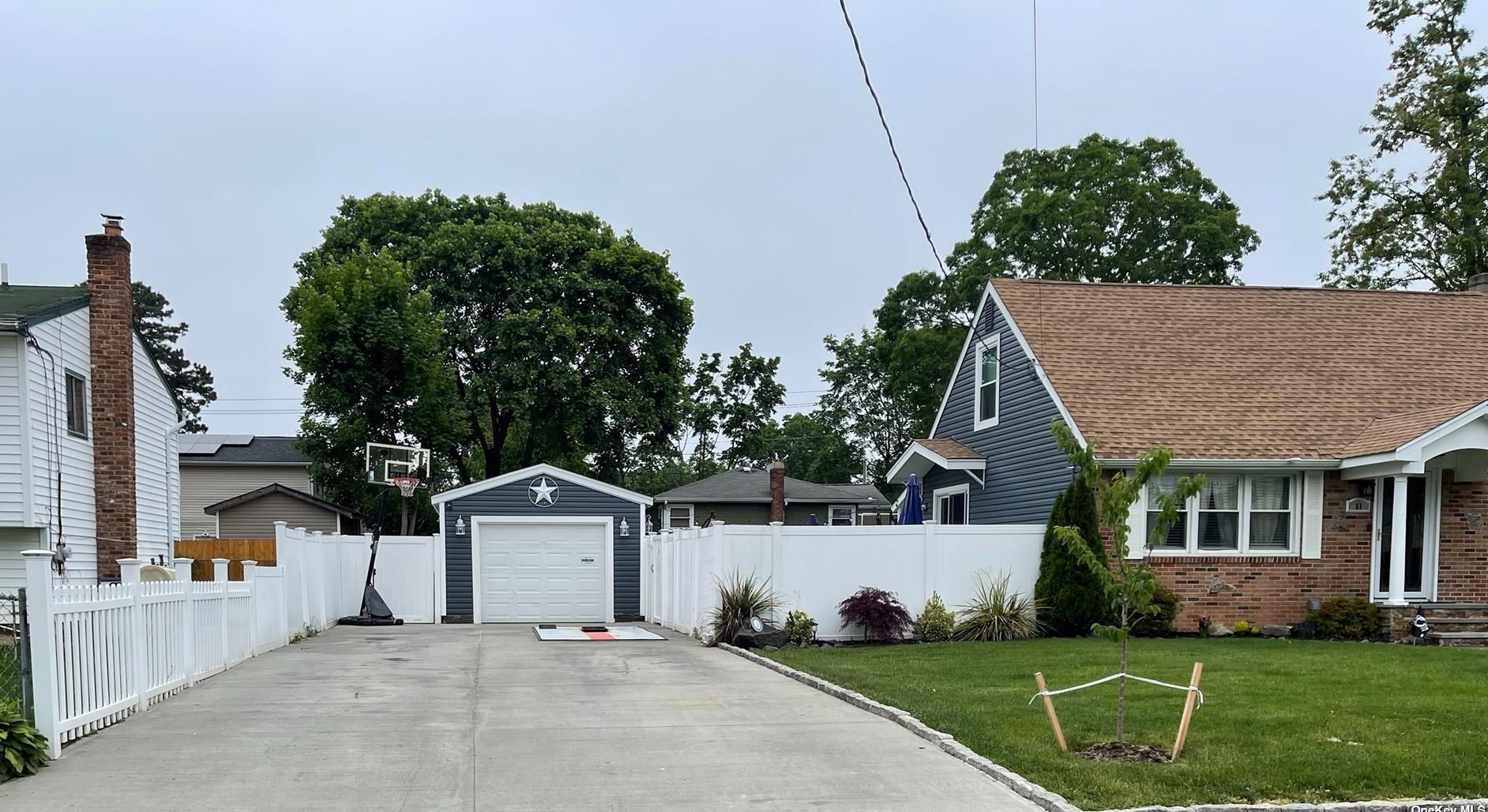 61 Fulton St, Babylon, NY 11704