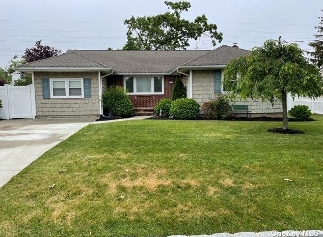 312 Nevada St, North Lindenhurst, NY 11757