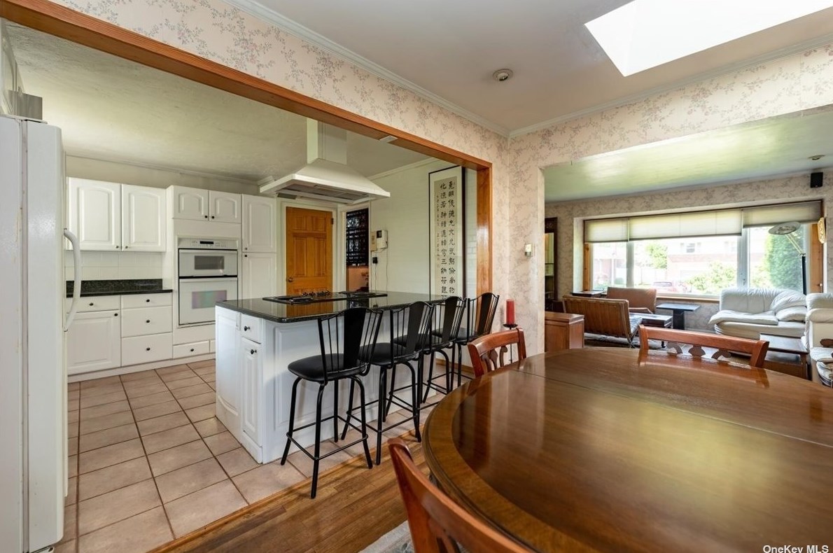 920 Bromton Dr, Westbury, NY 11590