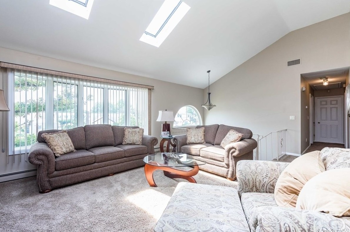 3499 Jerusalem Ave, North Wantagh, NY 11793