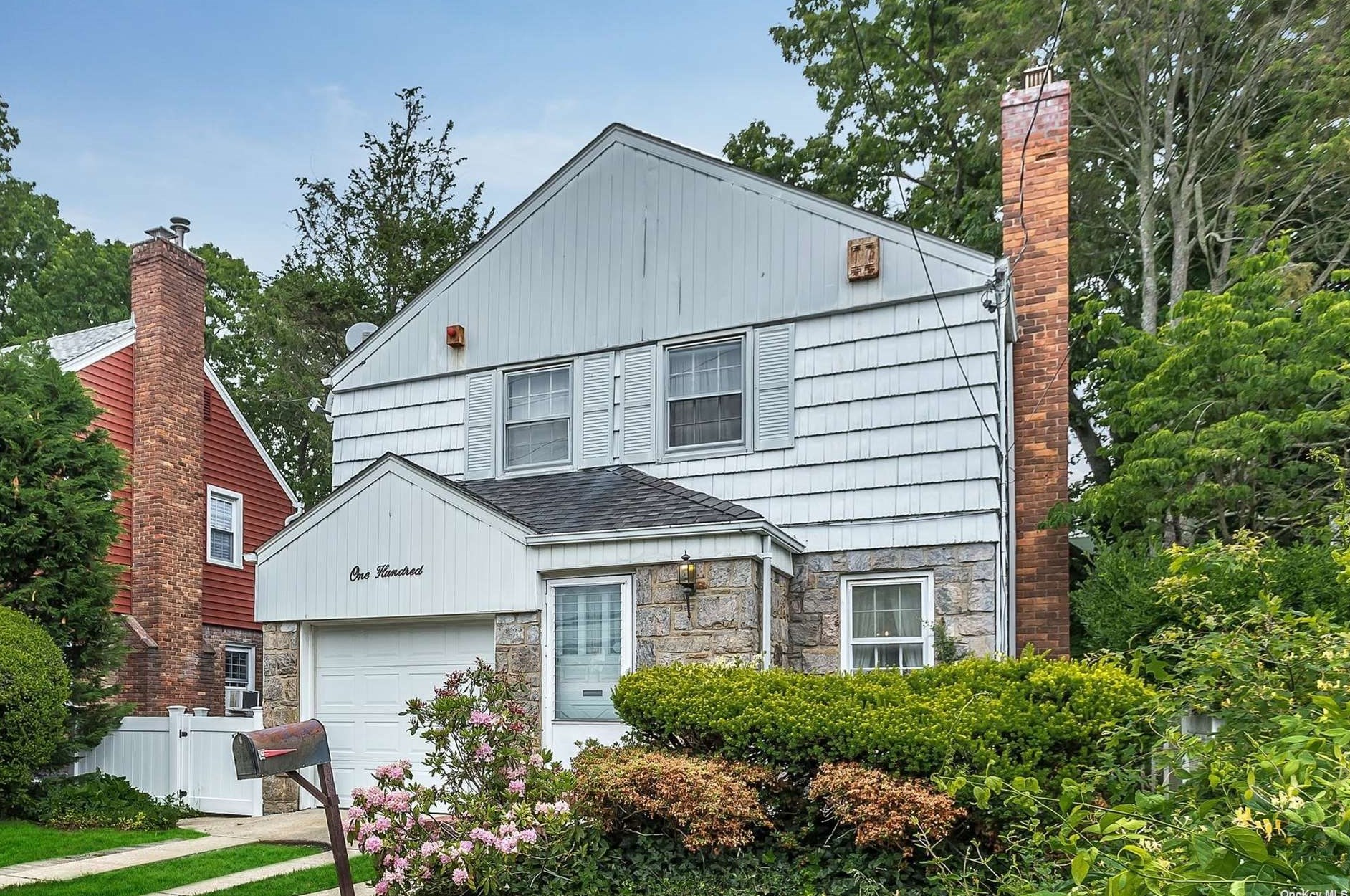 100 Norwood Ave, Malverne, NY 11565-1449