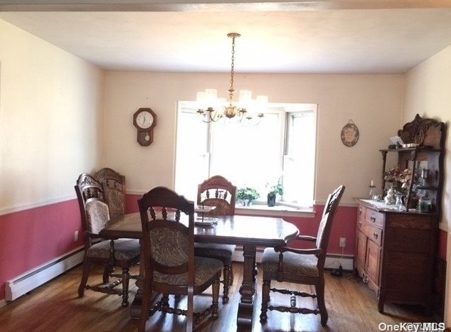 11 University Dr, Strongs Neck, NY 11733