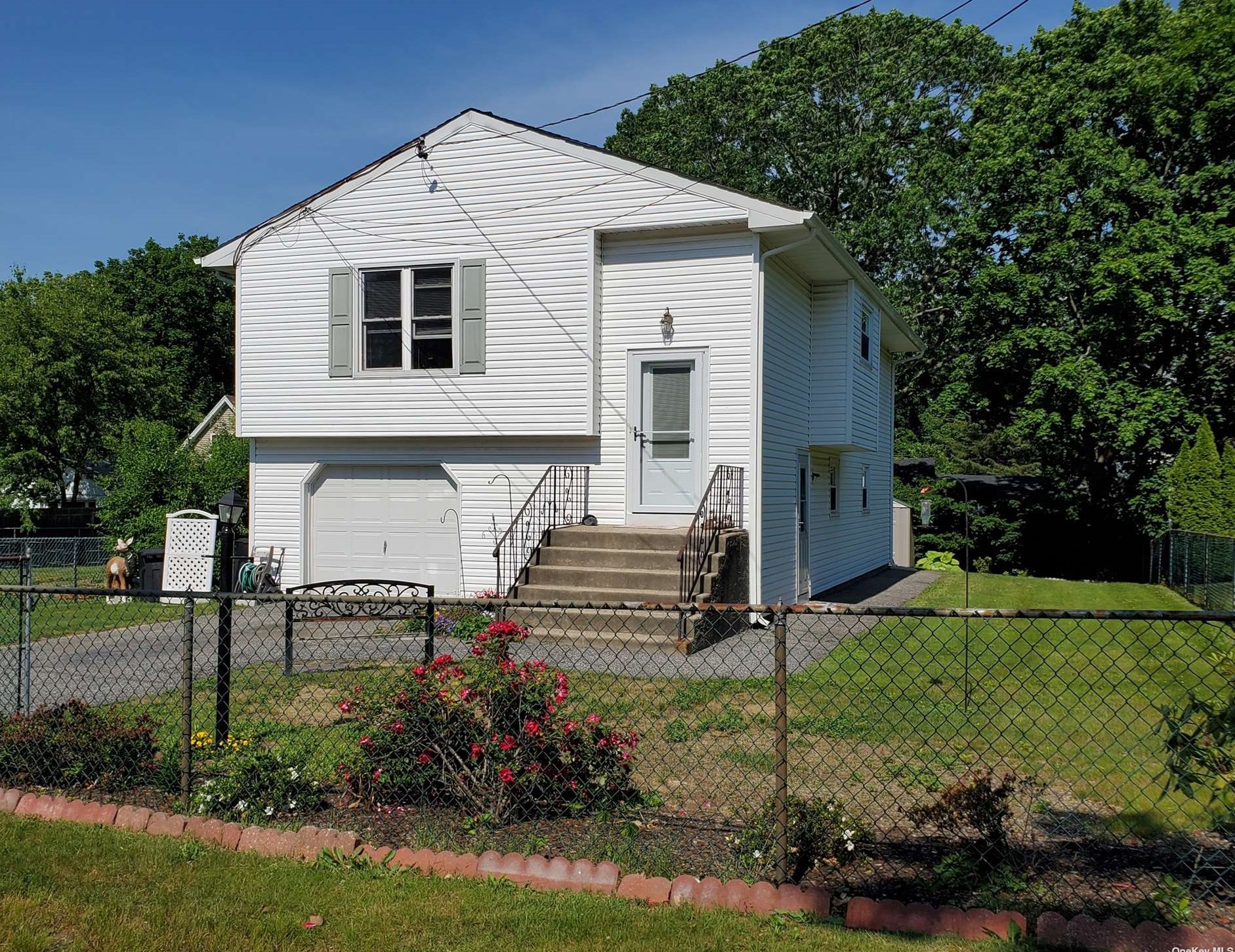 43 Woodland Blvd, South Setauket, NY 11720