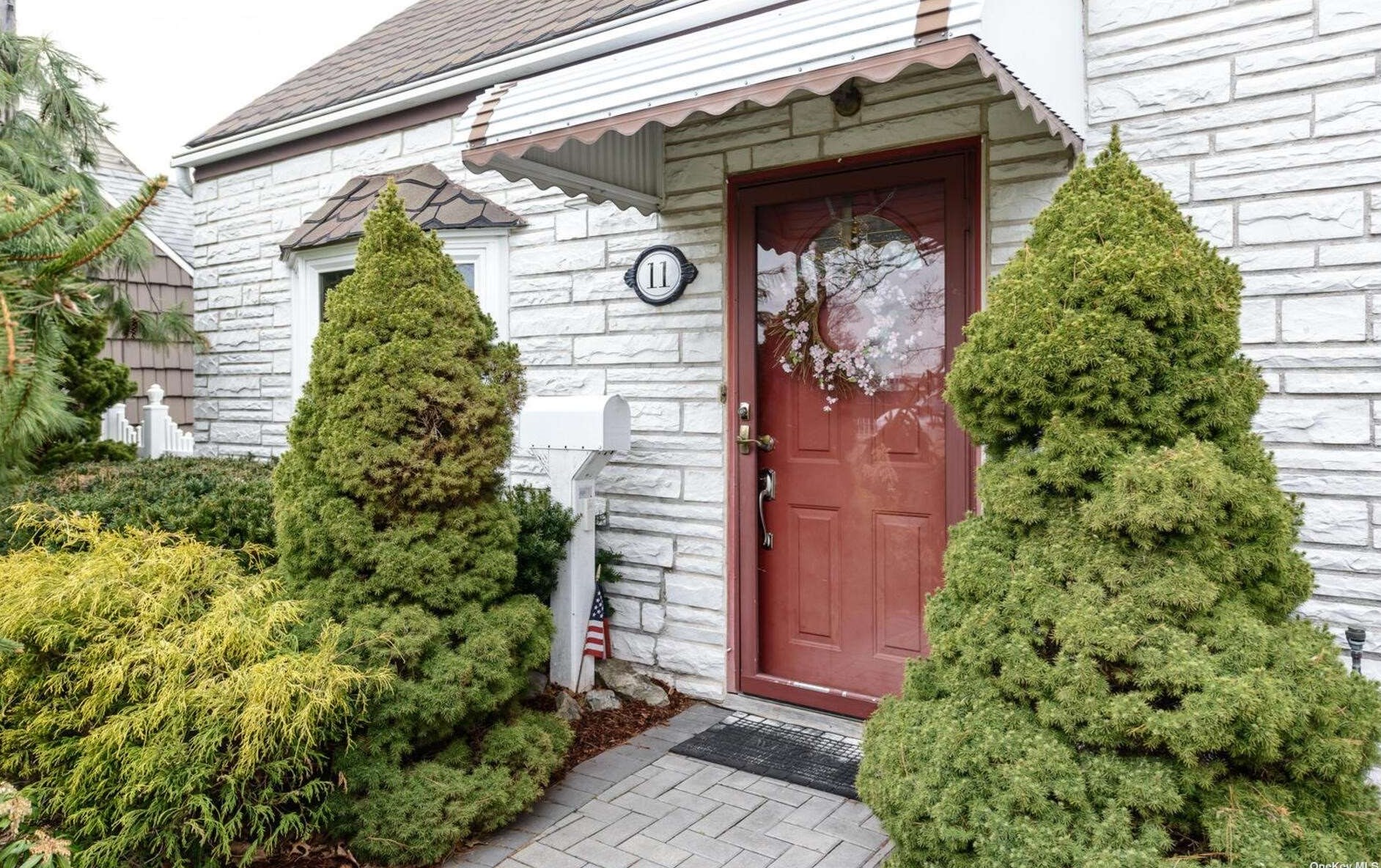 11 Westbury Ave, Carle Place, NY 11514