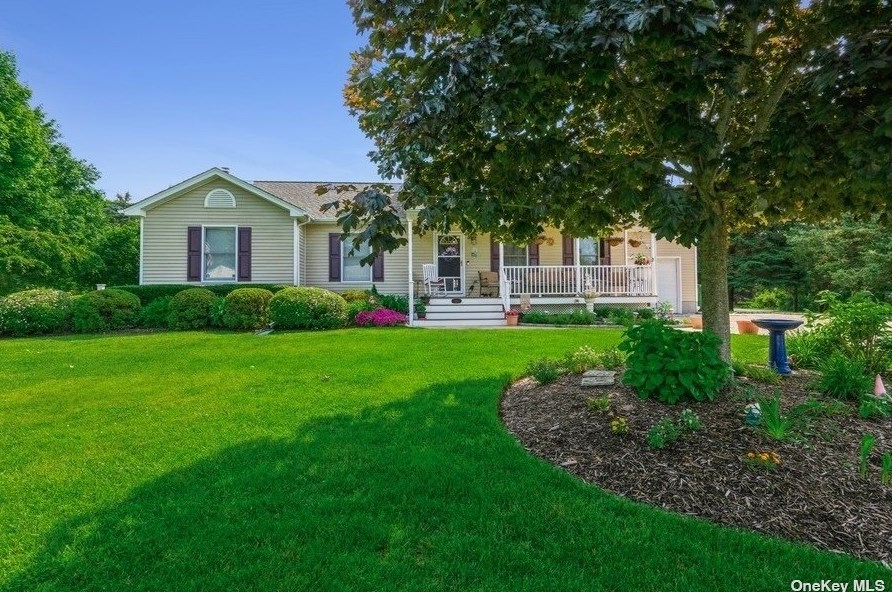 1515 Donna Dr, Mattituck, NY 11952-2603