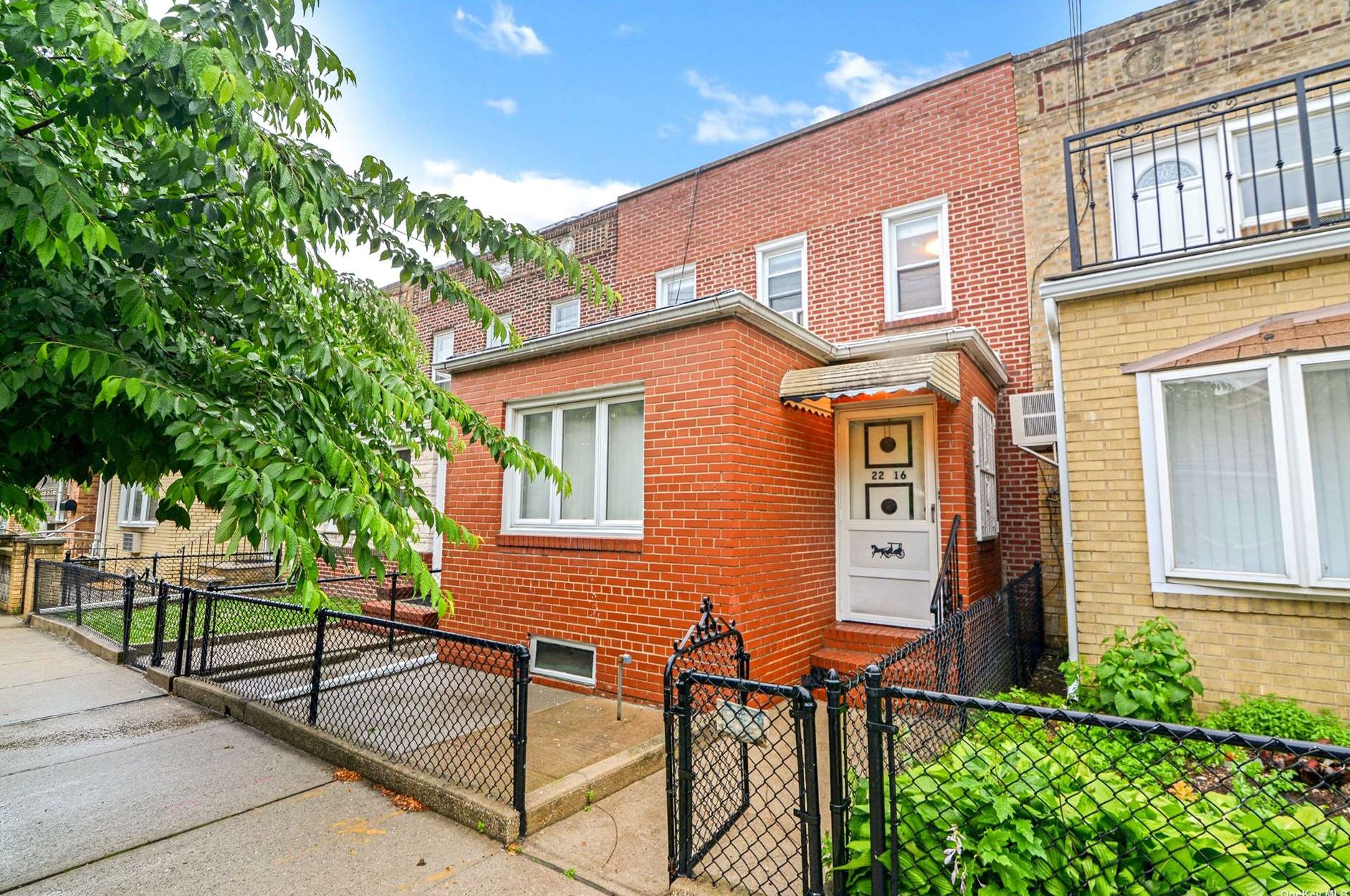 22-16 26th St, Long Island City, NY 11105