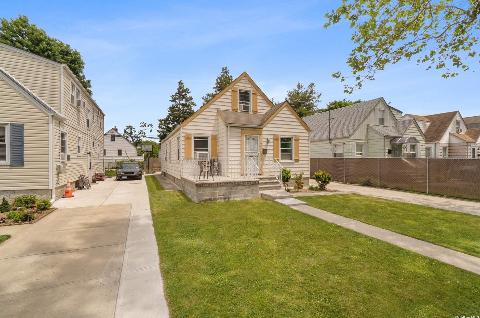 76-15 265th St, New Hyde Park, NY 11040