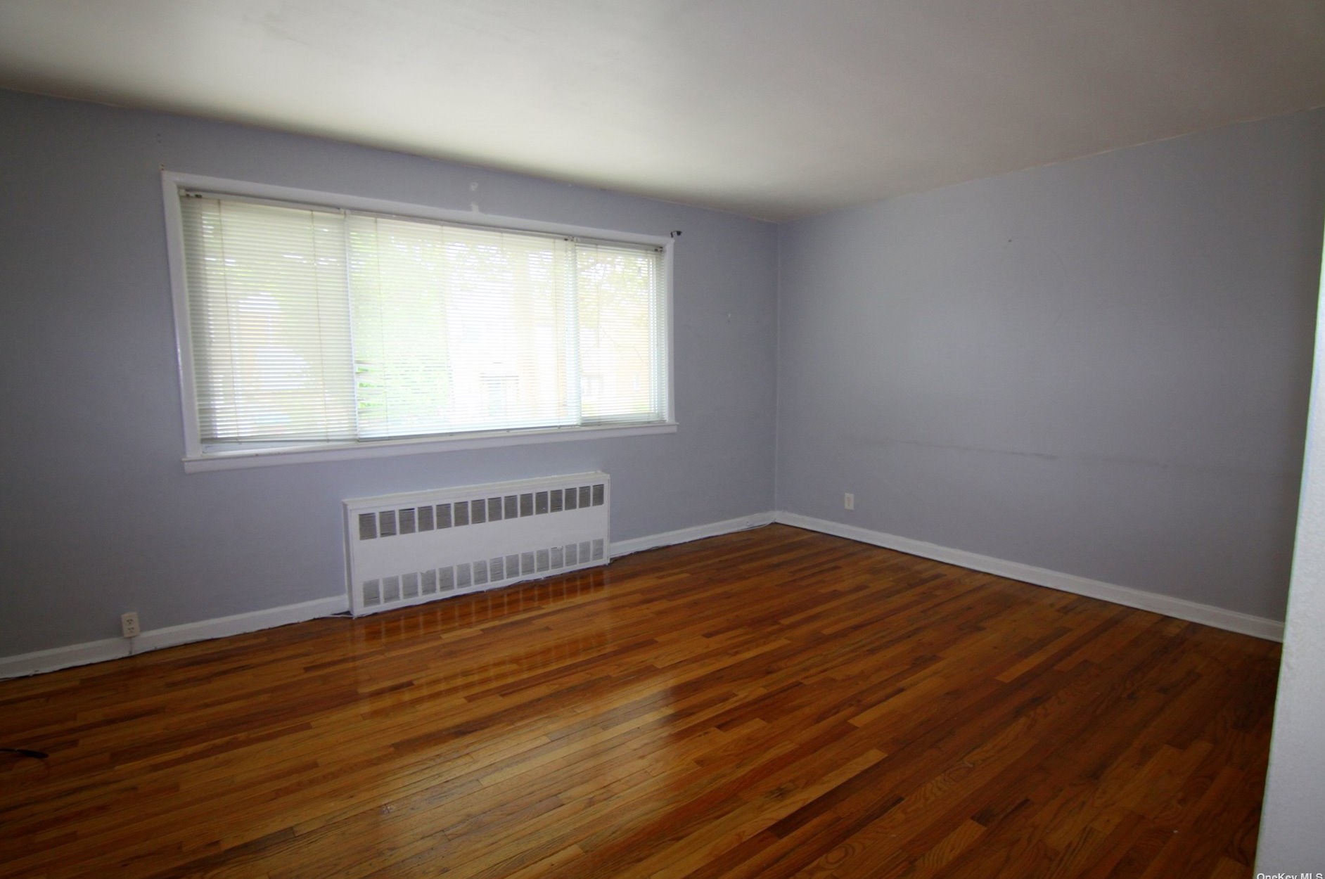 154-18 19th Ave, Flushing, NY 11357-3031