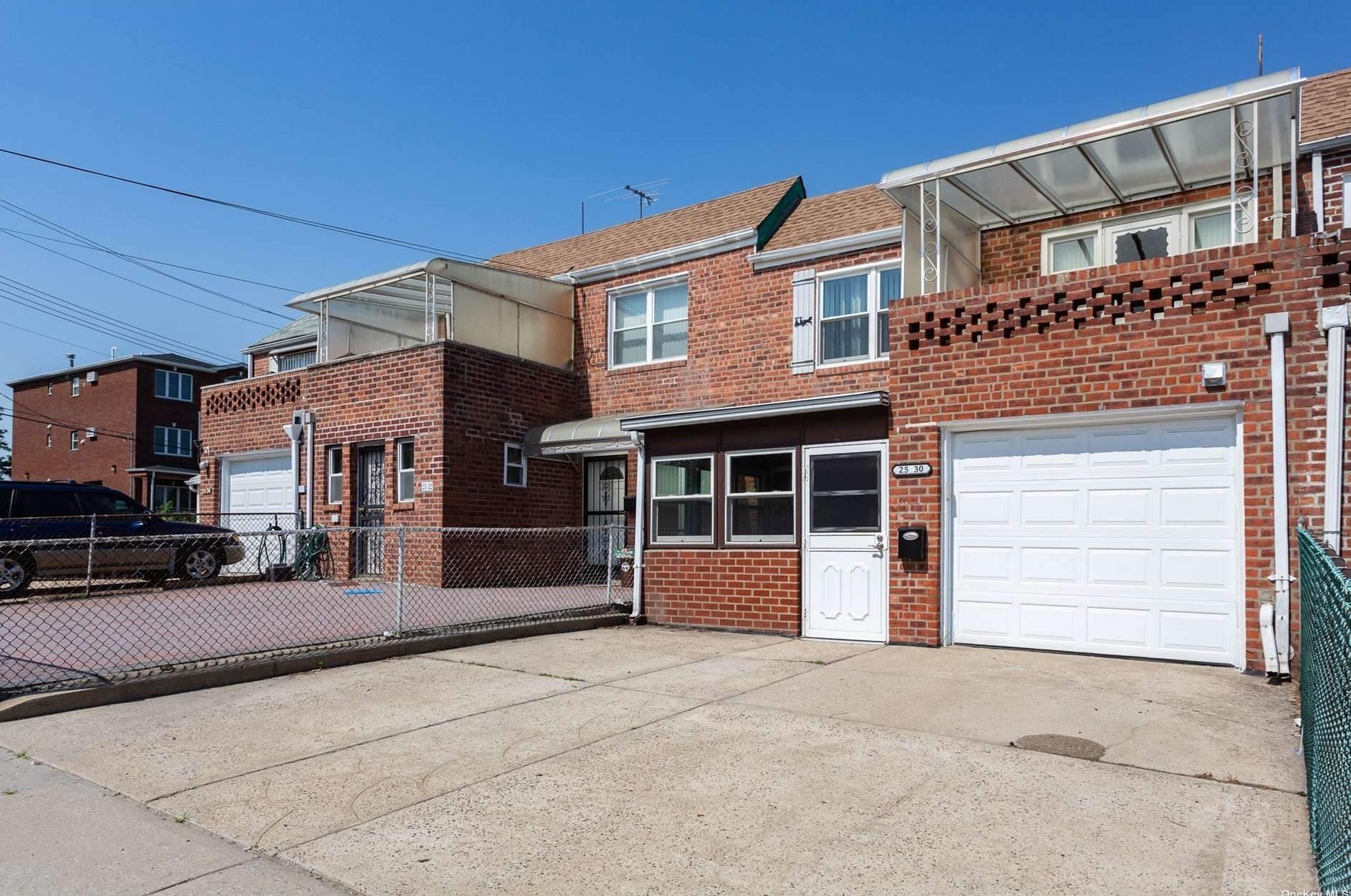 25-30 College Point Blvd, Flushing, NY 11354-1137