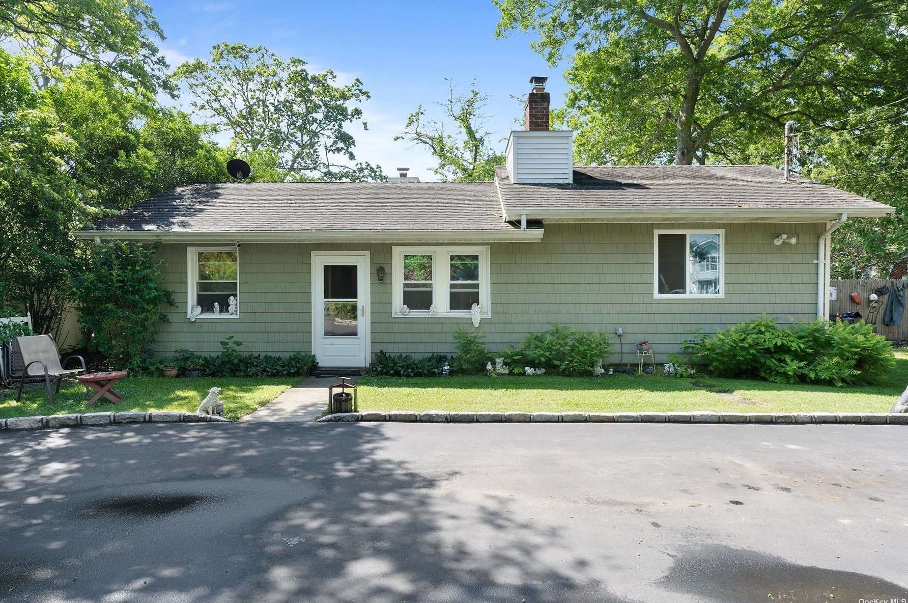 156 Baybright Dr, Smith Point, NY 11967-4137