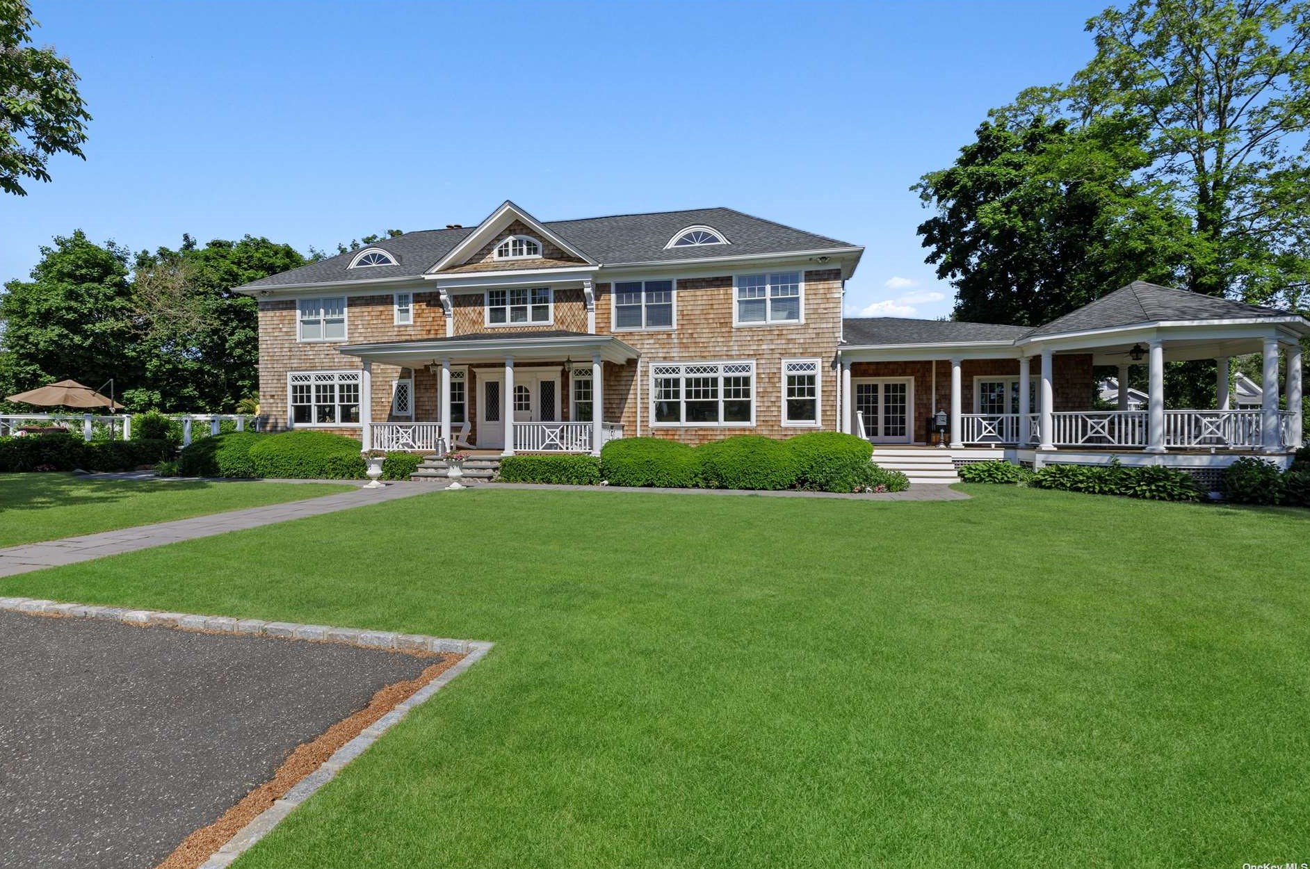 100 Shore Rd, Bayville, NY 11709-3134