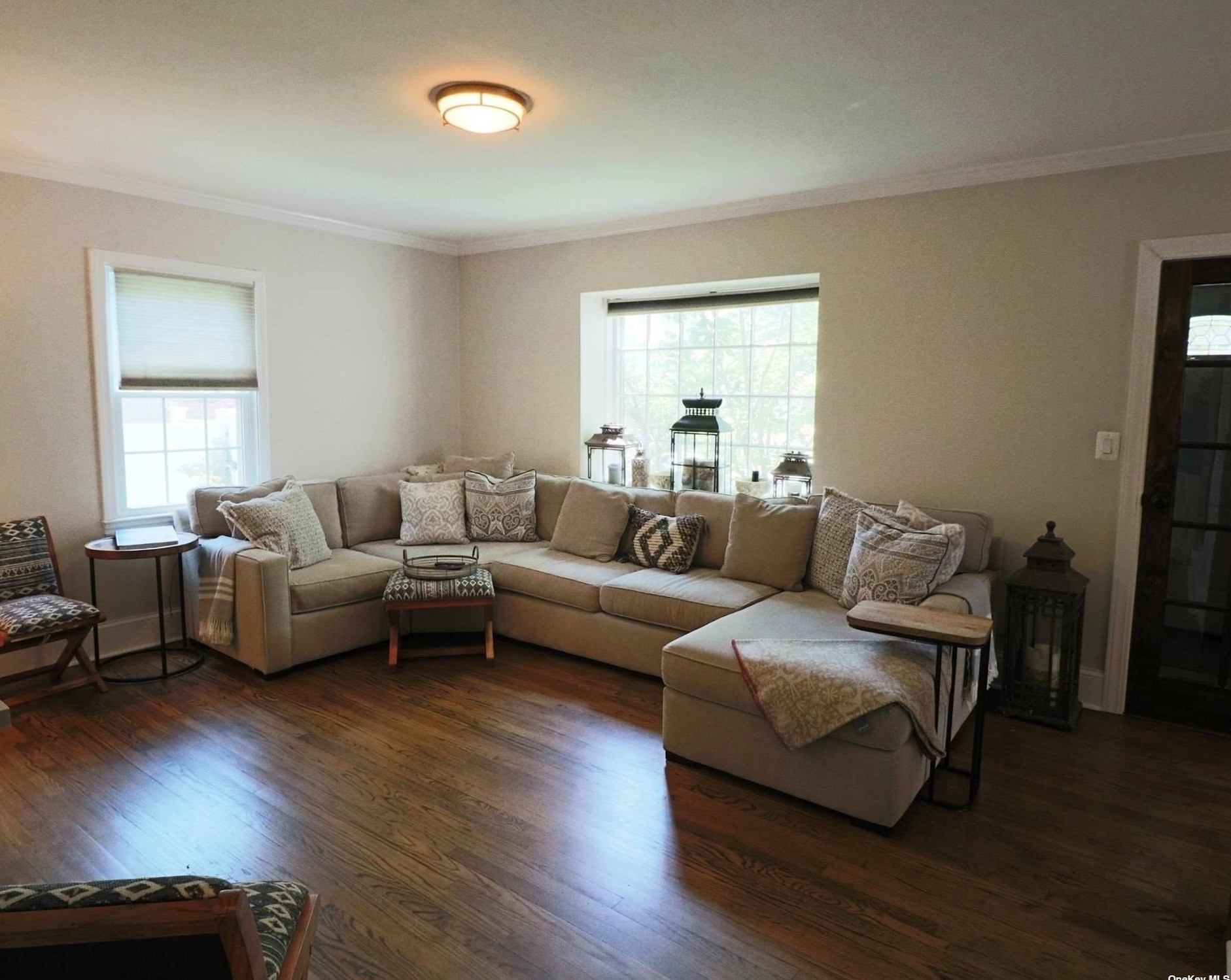 23-47 207th St, Flushing, NY 11360-1349