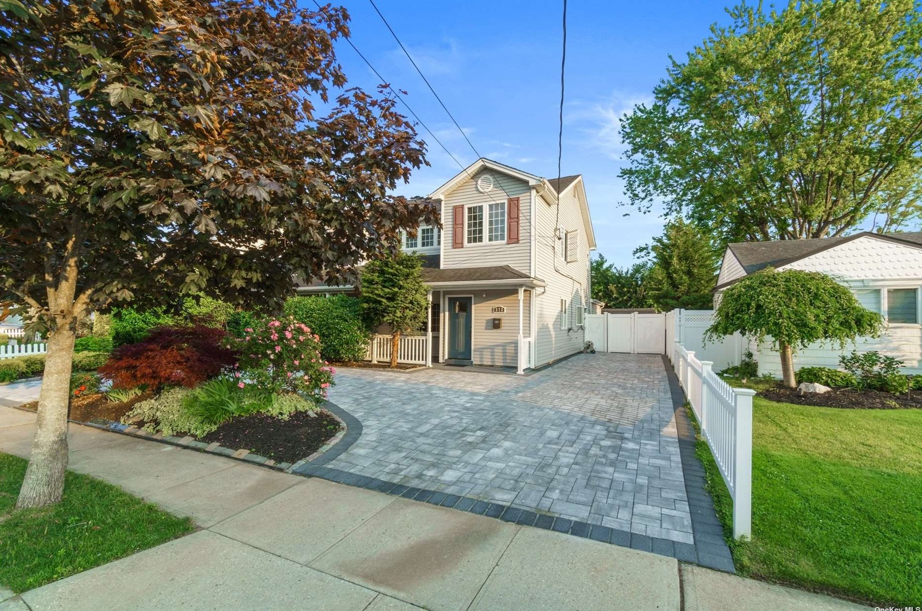 372 Virginia Ave, East Massapequa, NY 11758-1136