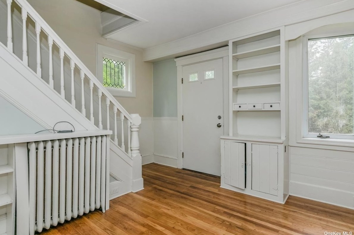 46 Dunlop Rd, Hunt, NY 11743-3933