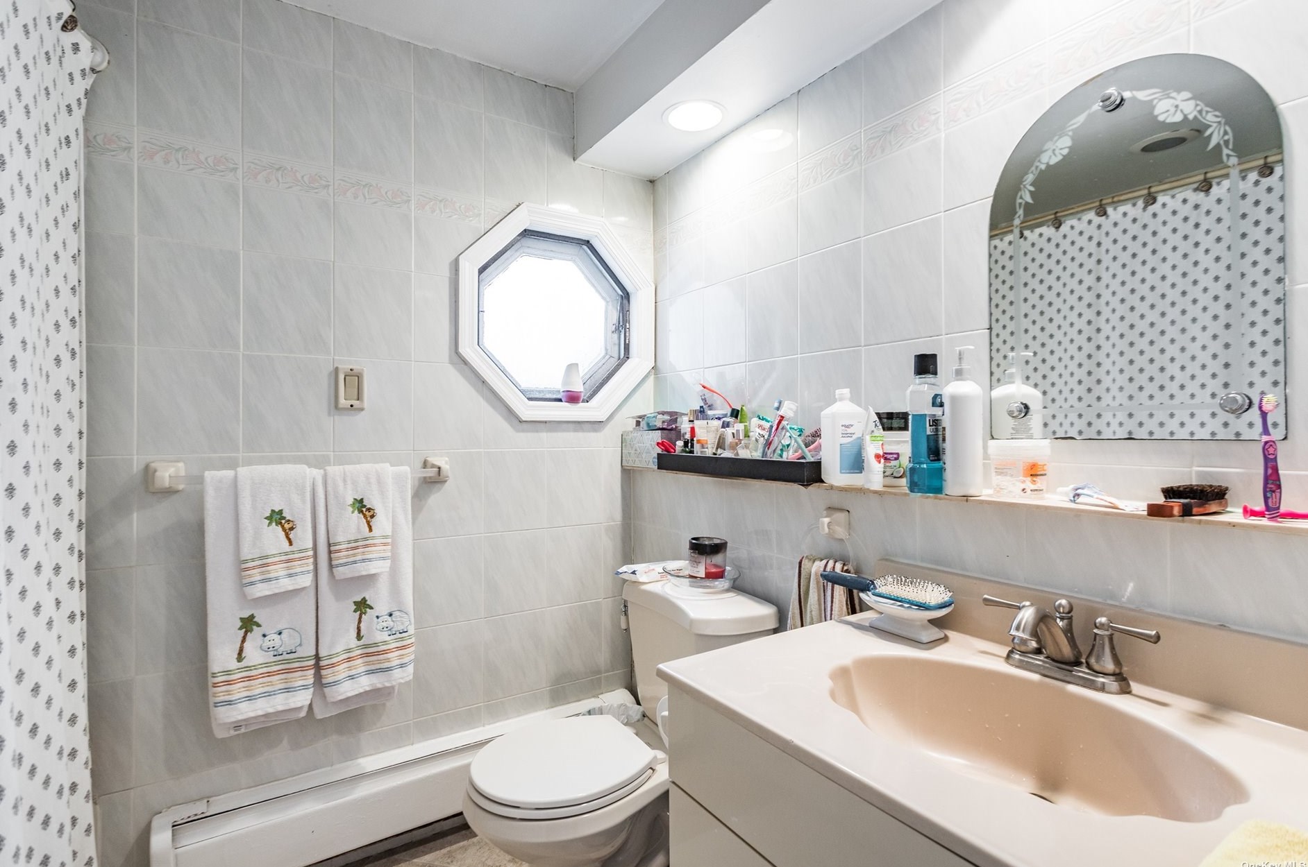 51 Russell St, East Hills NY  11577-1317 exterior