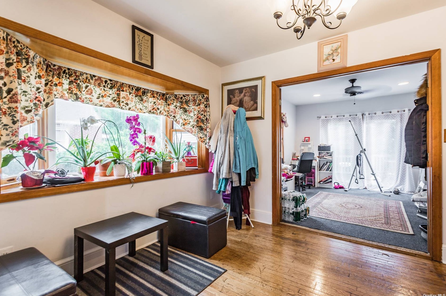 51 Russell St, East Hills NY  11577-1317 exterior