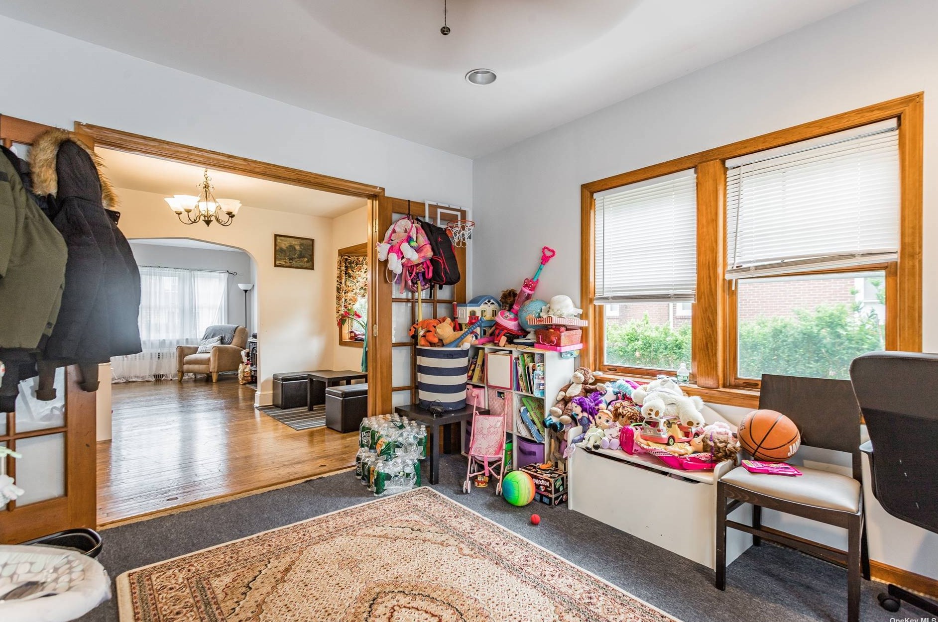 51 Russell St, East Hills NY  11577-1317 exterior