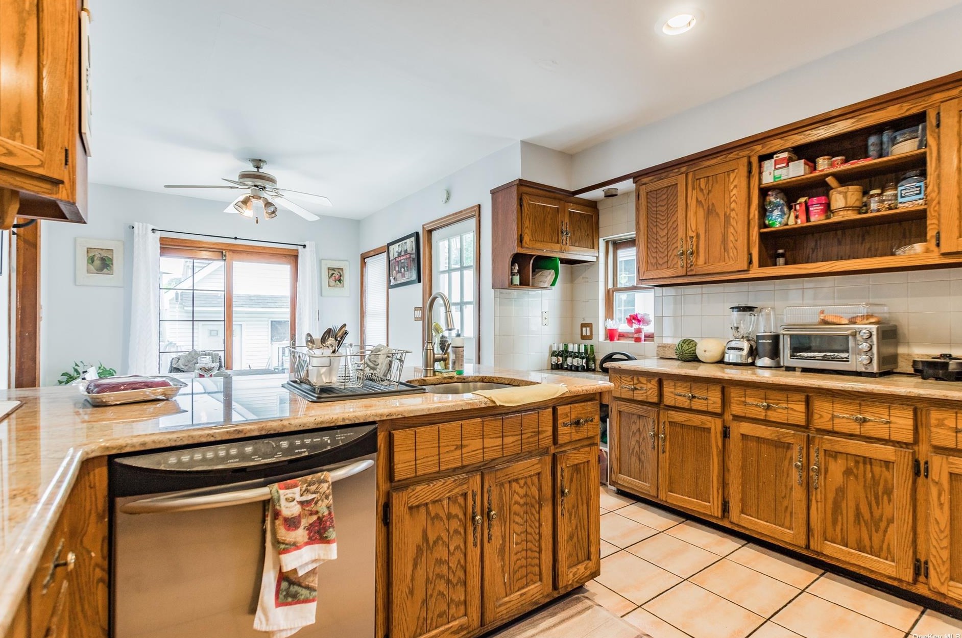 51 Russell St, East Hills NY  11577-1317 exterior