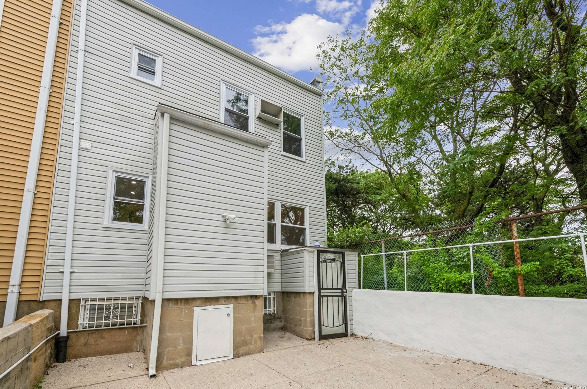 51-56 47th St, Flushing NY  11377-5225 exterior