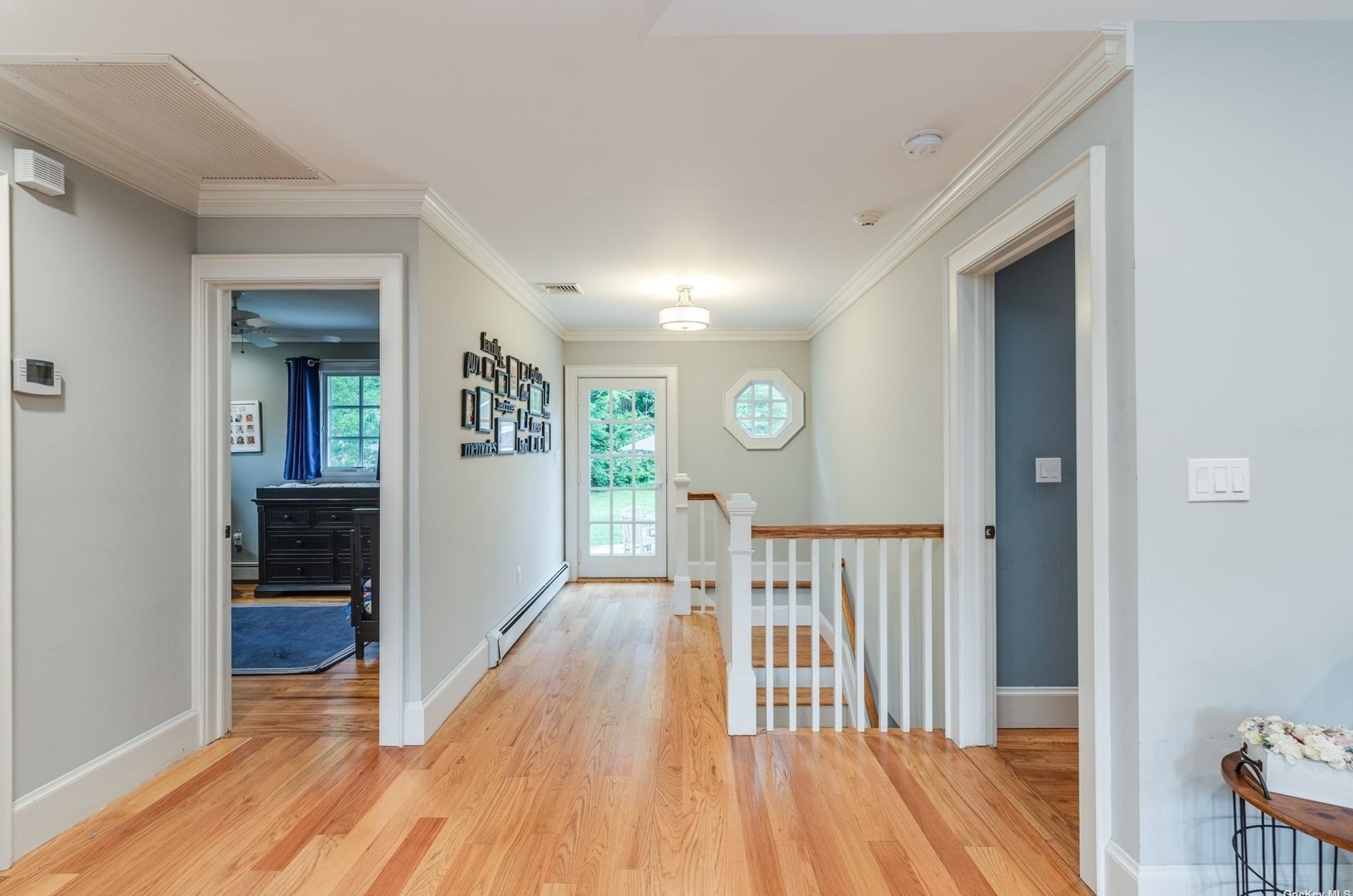 52 Old Town Ln, Hunt NY  11743-2216 exterior