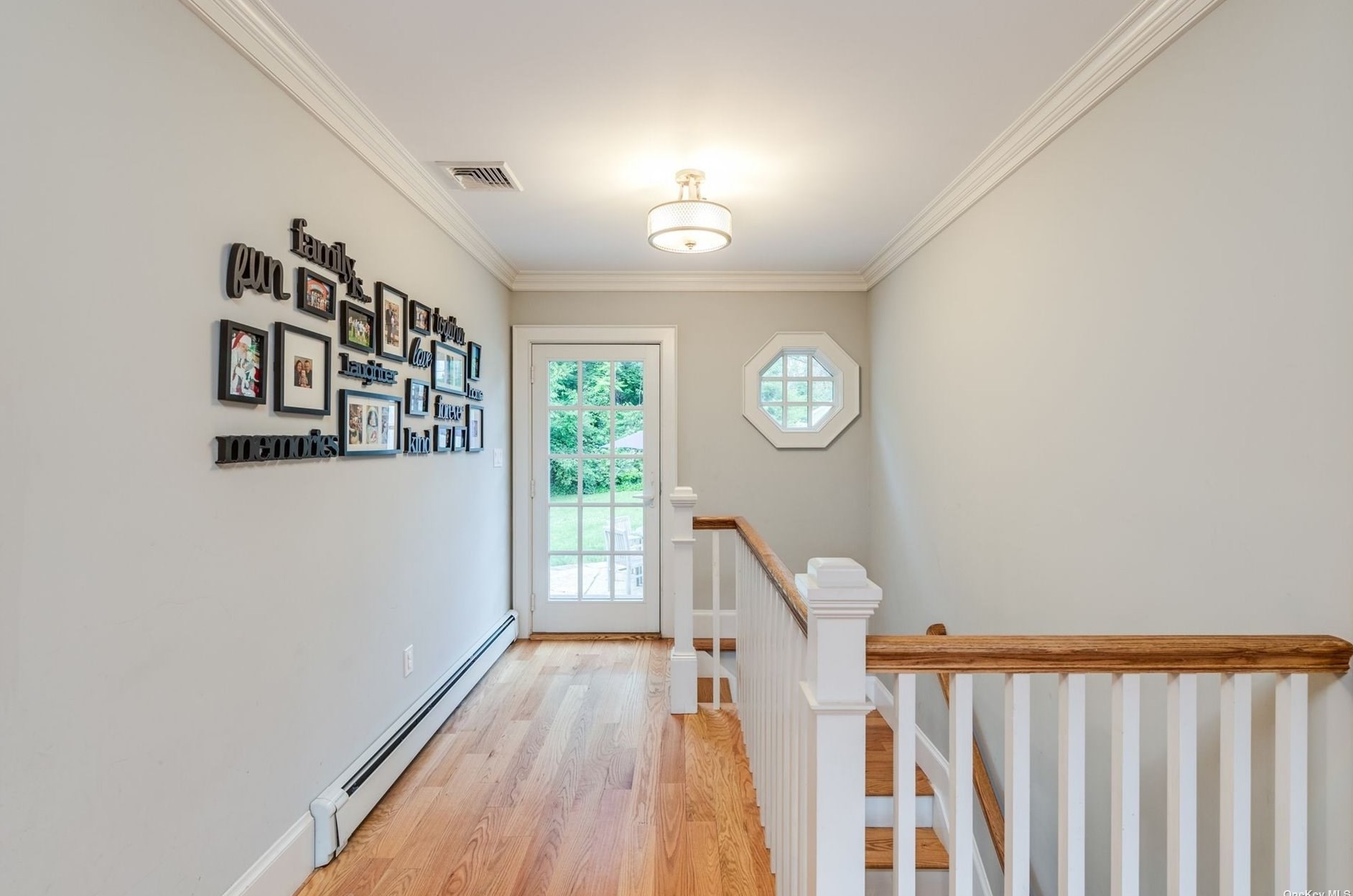 52 Old Town Ln, Hunt NY  11743-2216 exterior