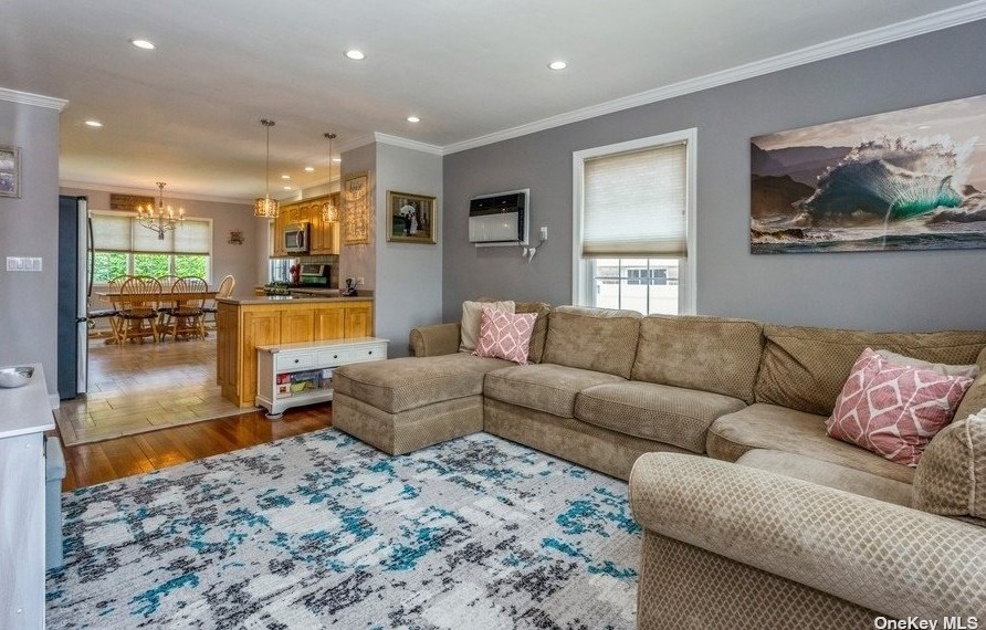 120 Baldwin Dr, Hempstead, NY 11552-2250